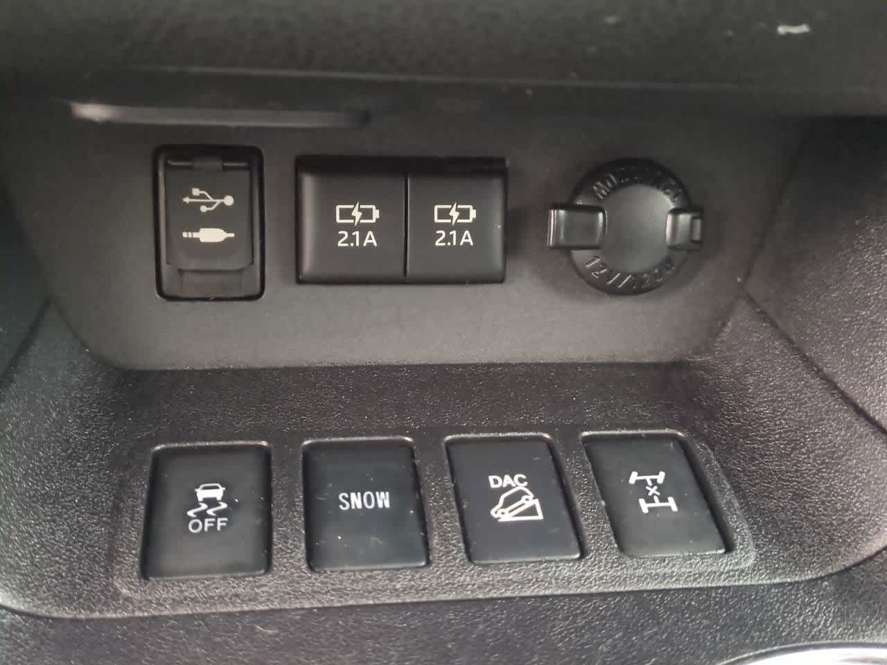 Thumbnail: 2017 Toyota Highlander - 31