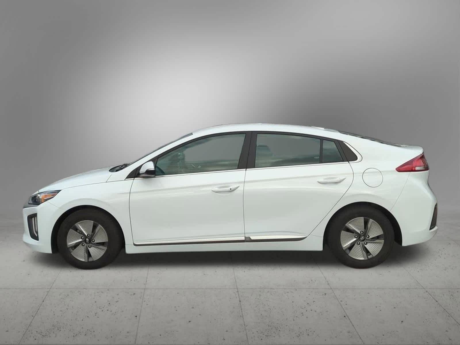 2022 Hyundai Ioniq SE 3