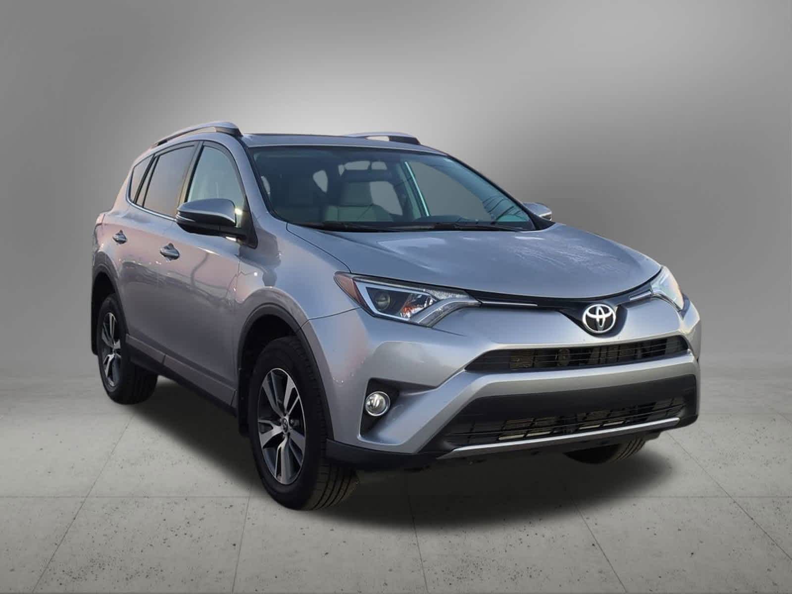 Thumbnail: 2016 Toyota RAV4 - 8