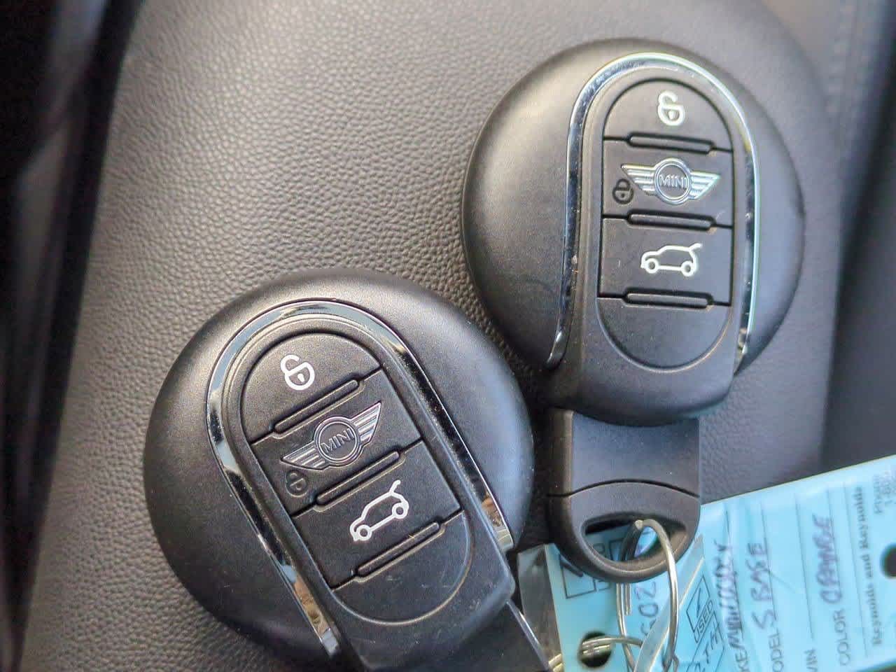 Thumbnail: 2017 MINI Cooper Hardtop - 36