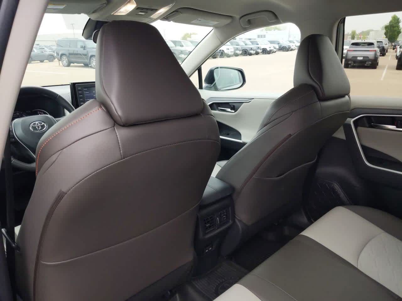 Thumbnail: 2022 Toyota RAV4 - 17