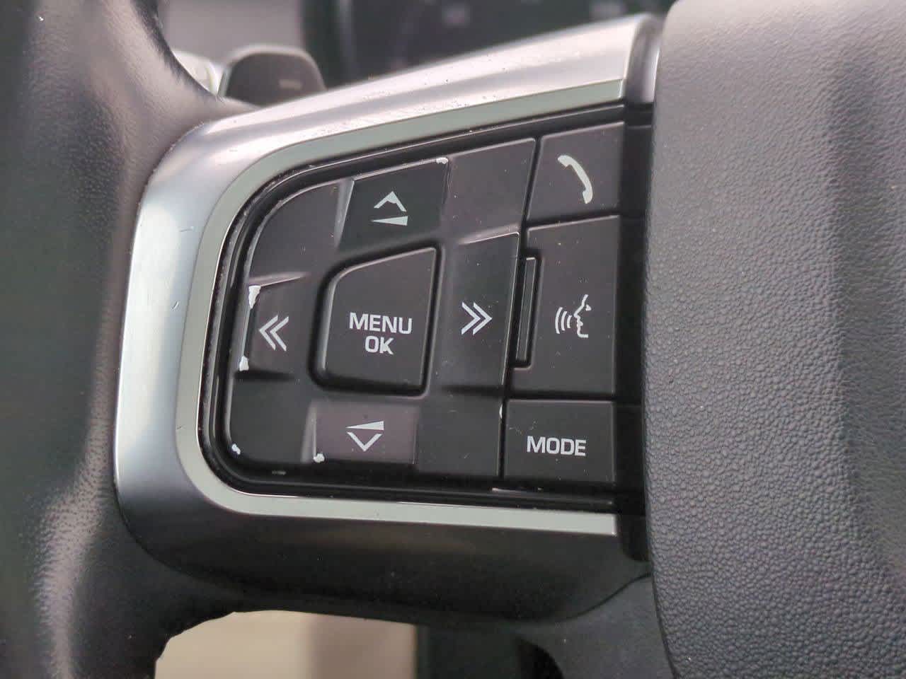 Thumbnail: 2017 Land Rover Discovery Sport - 25