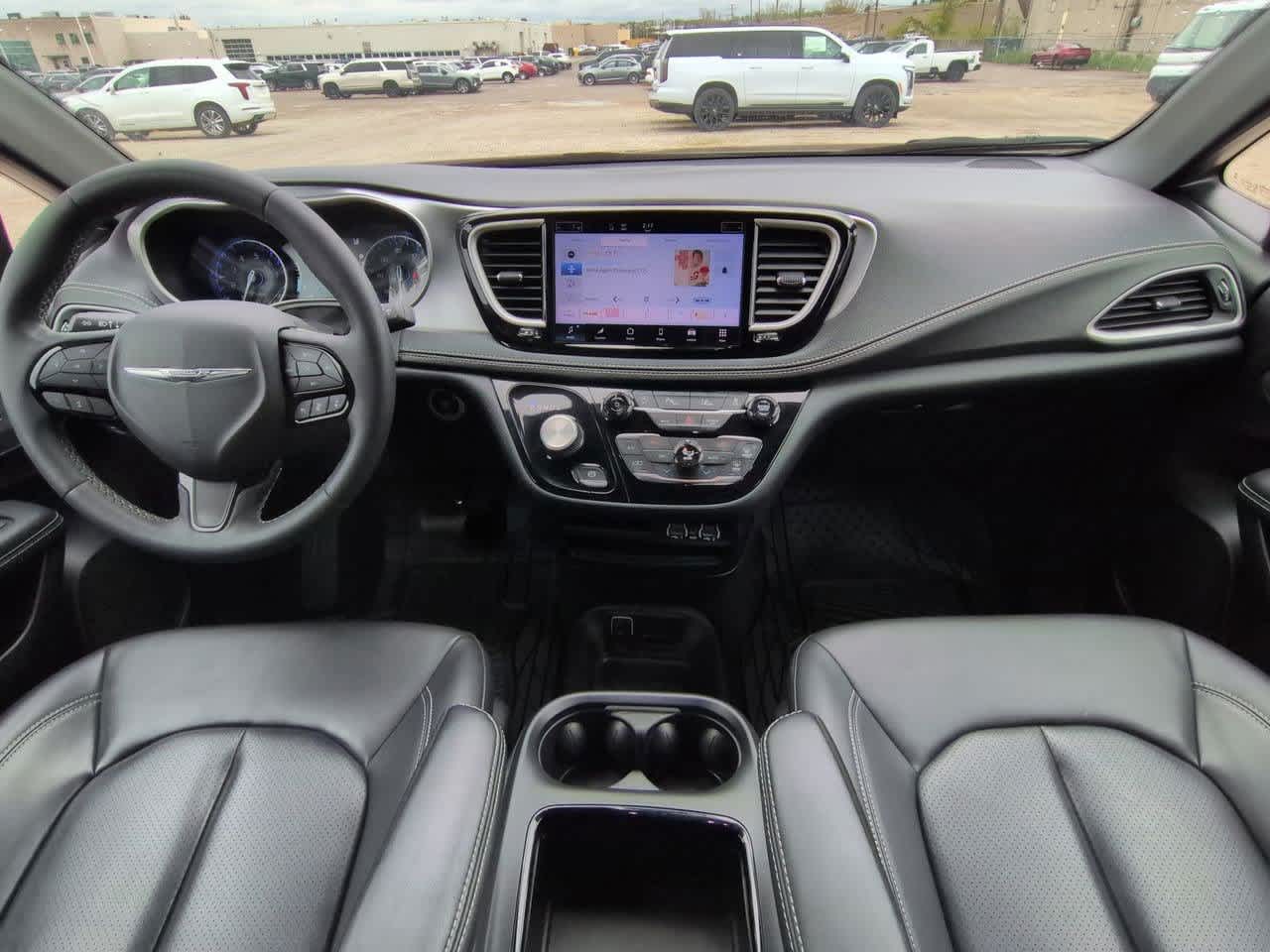 Thumbnail: 2023 Chrysler Pacifica - 15
