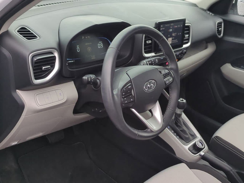 Used 2024 Hyundai Venue SEL SUV