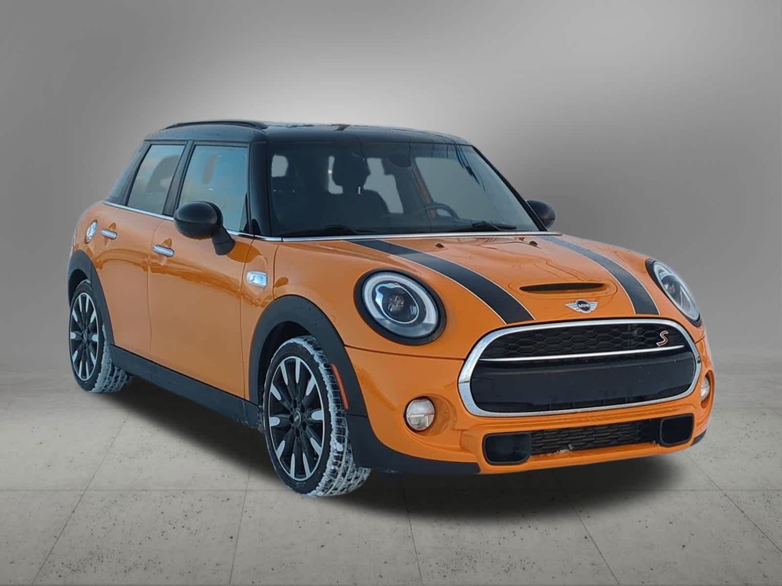 Thumbnail: 2017 MINI Cooper Hardtop - 8