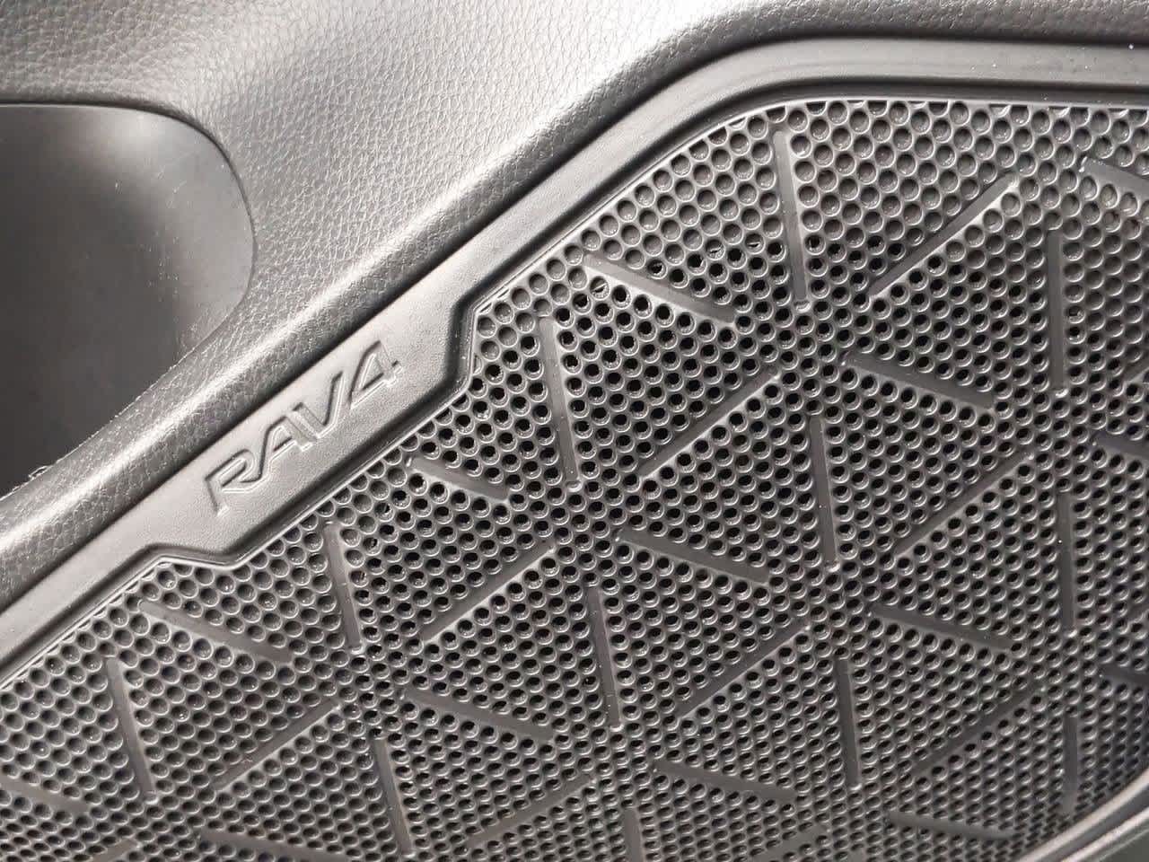 Thumbnail: 2022 Toyota RAV4 - 28