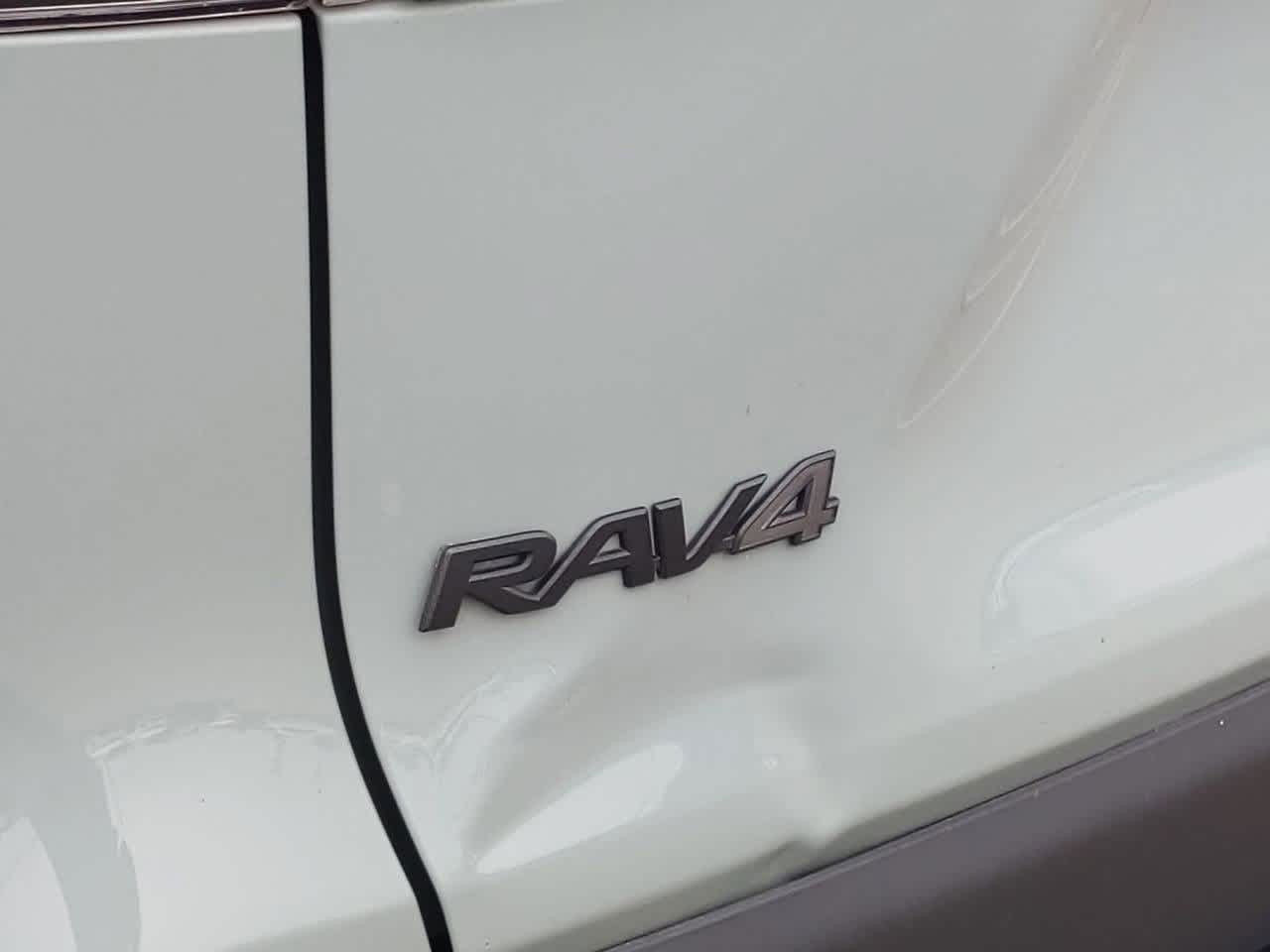 Thumbnail: 2022 Toyota RAV4 - 12