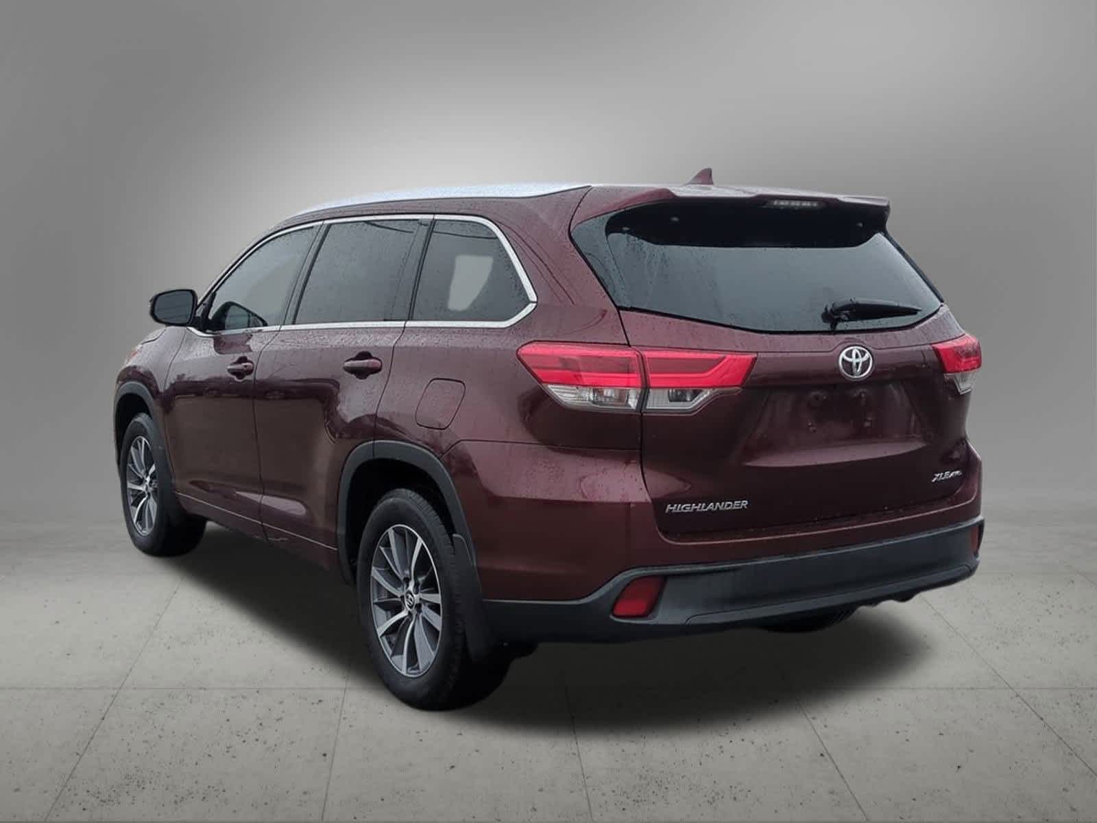 Thumbnail: 2017 Toyota Highlander - 4