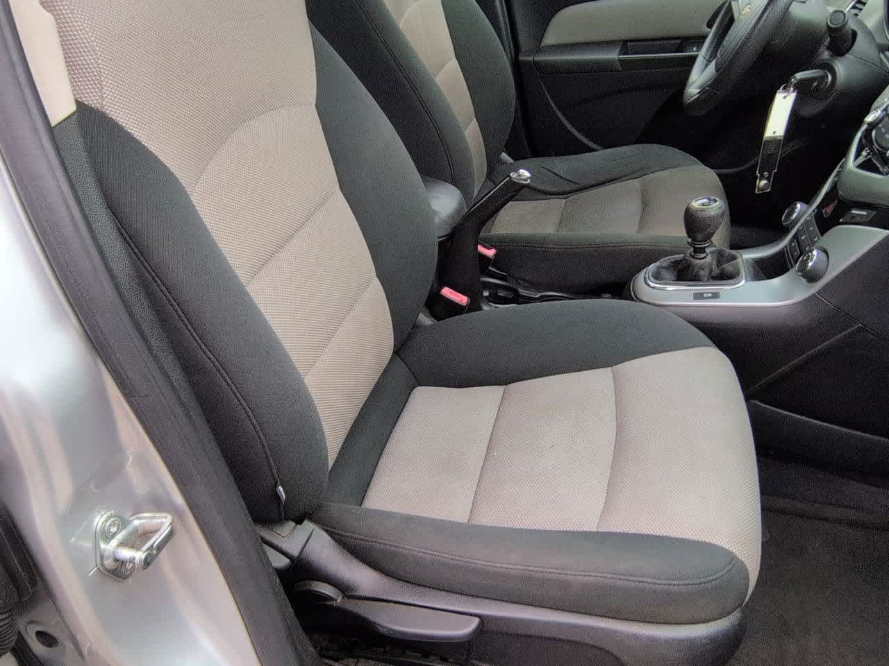 Thumbnail: 2012 Chevrolet Cruze - 21