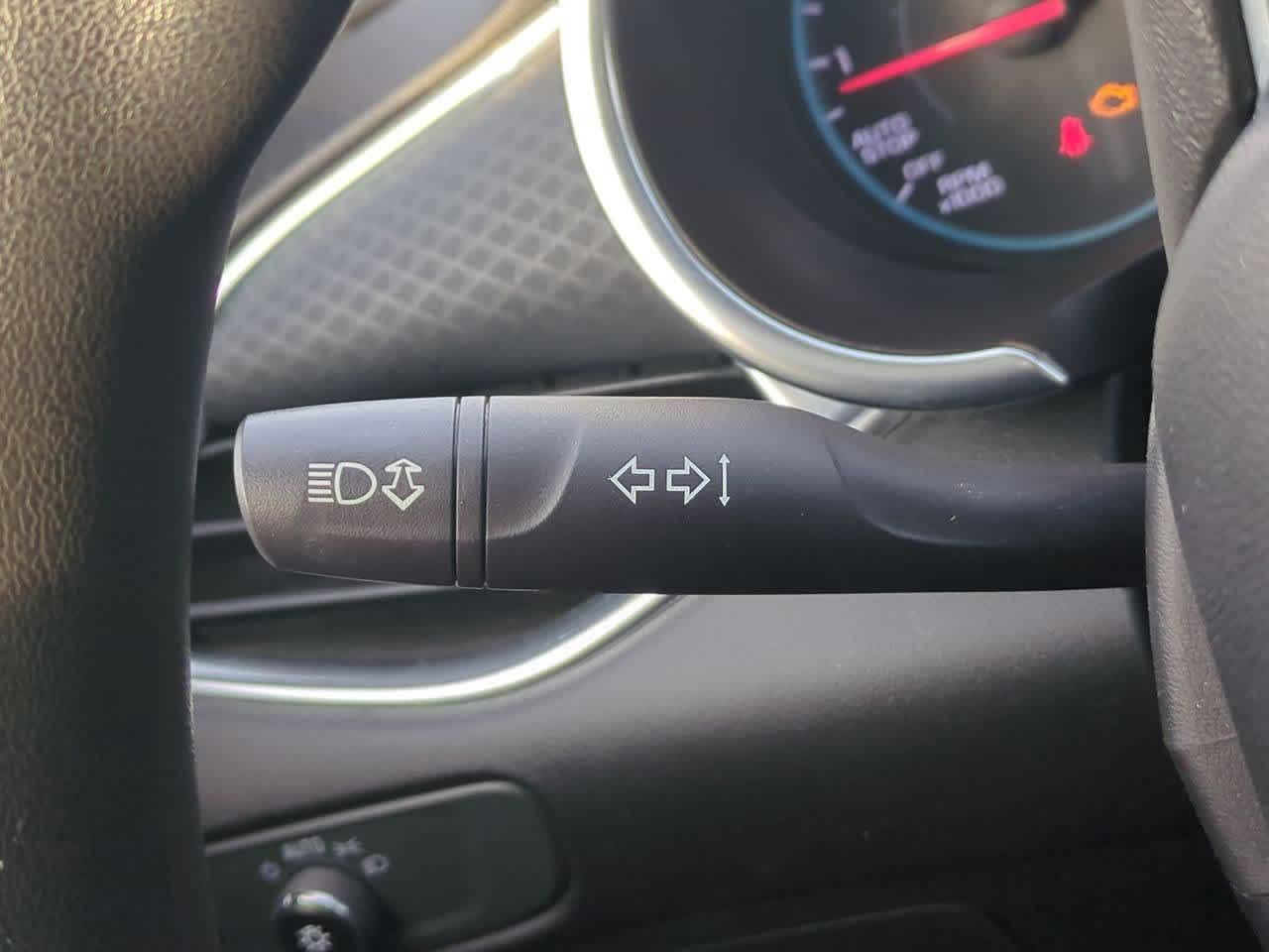 Thumbnail: 2016 Chevrolet Malibu - 25