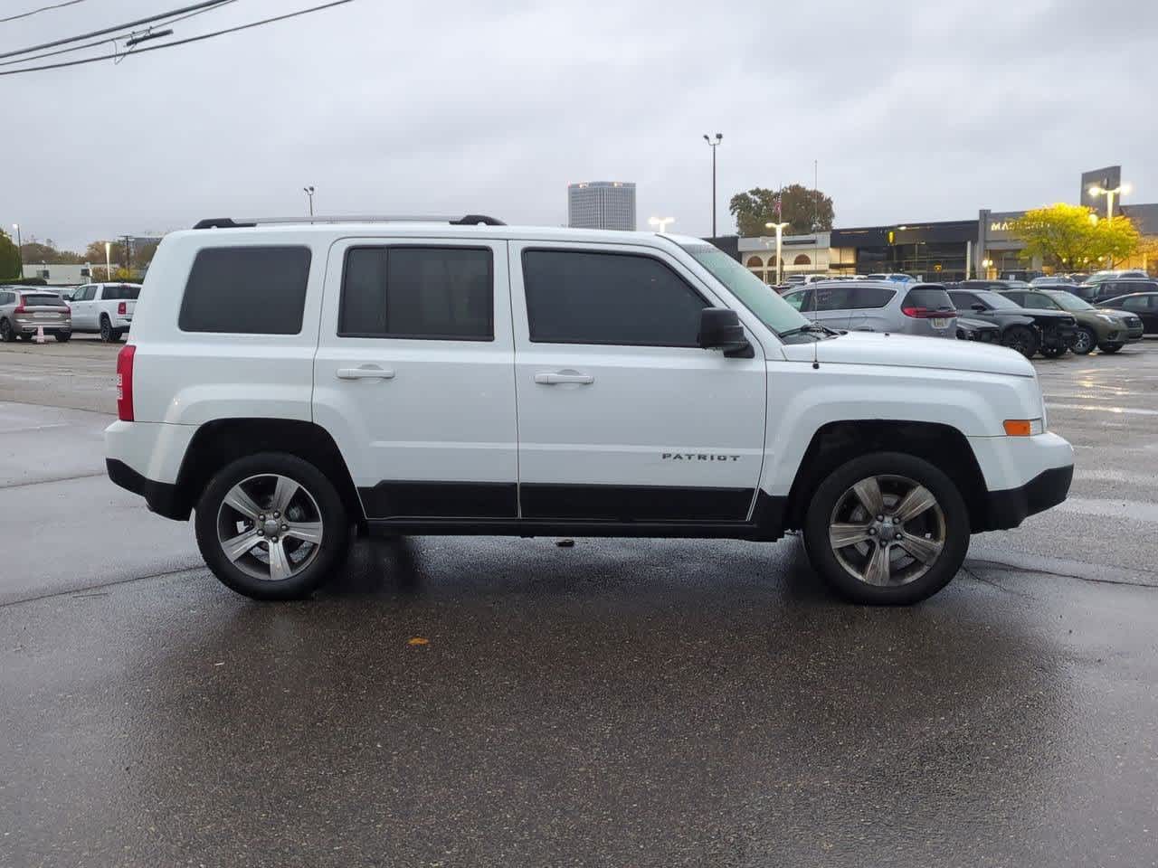 Thumbnail: 2016 Jeep Patriot - 7