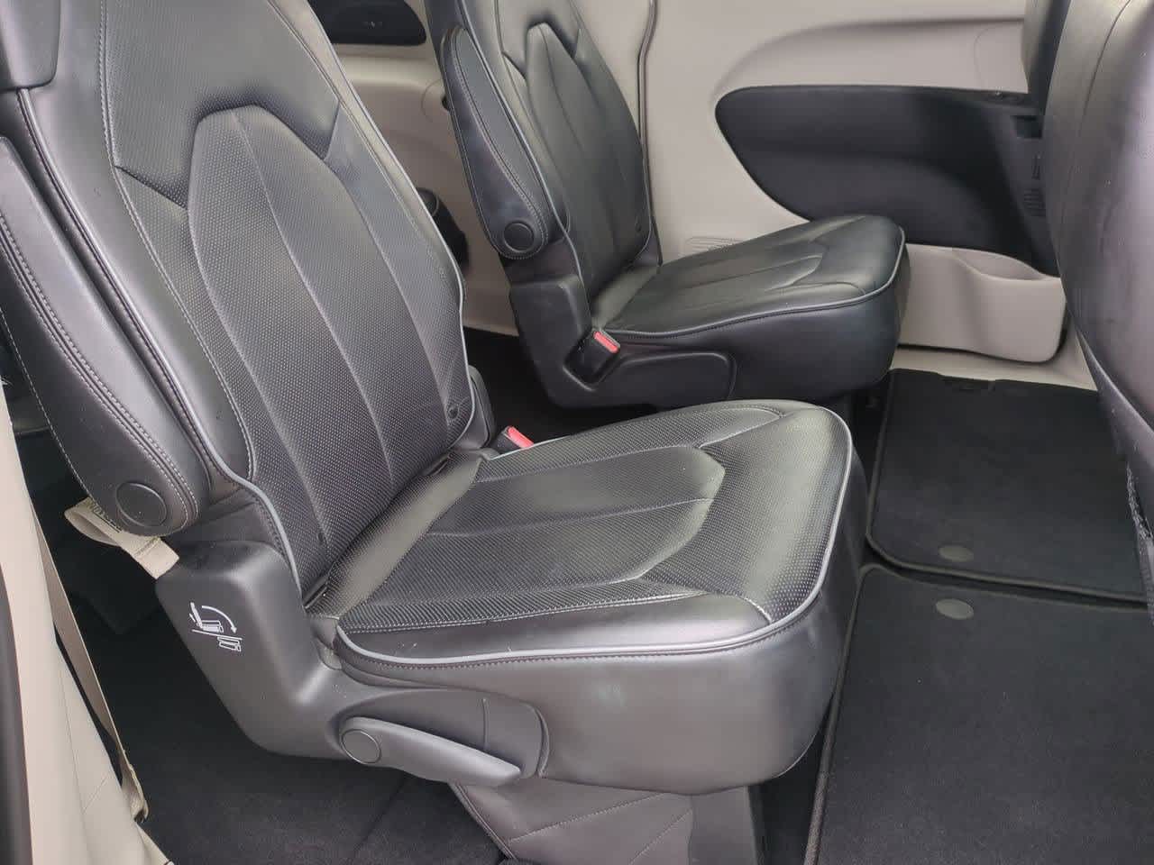 Thumbnail: 2020 Chrysler Pacifica - 20