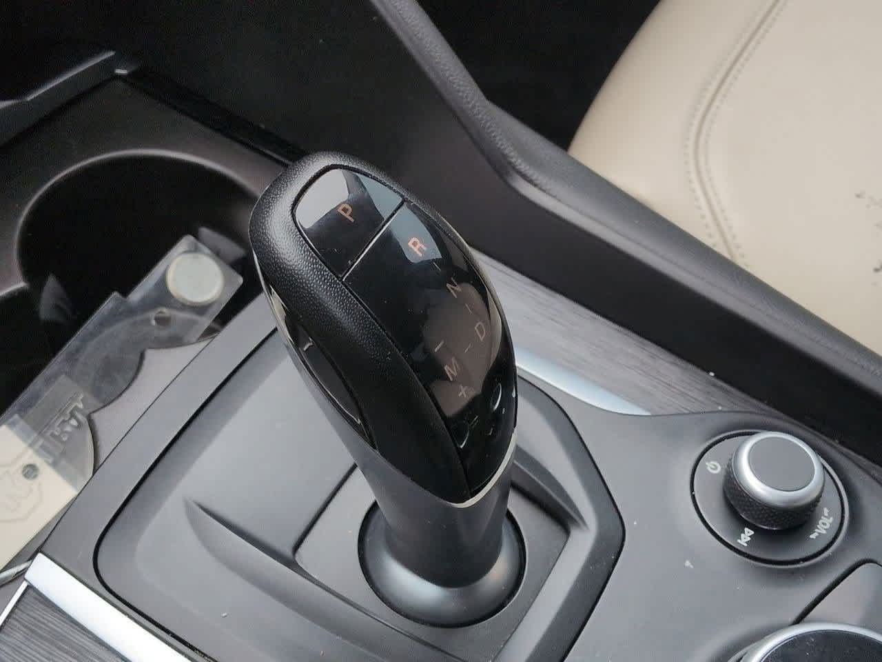 Thumbnail: 2019 Alfa Romeo Giulia - 30