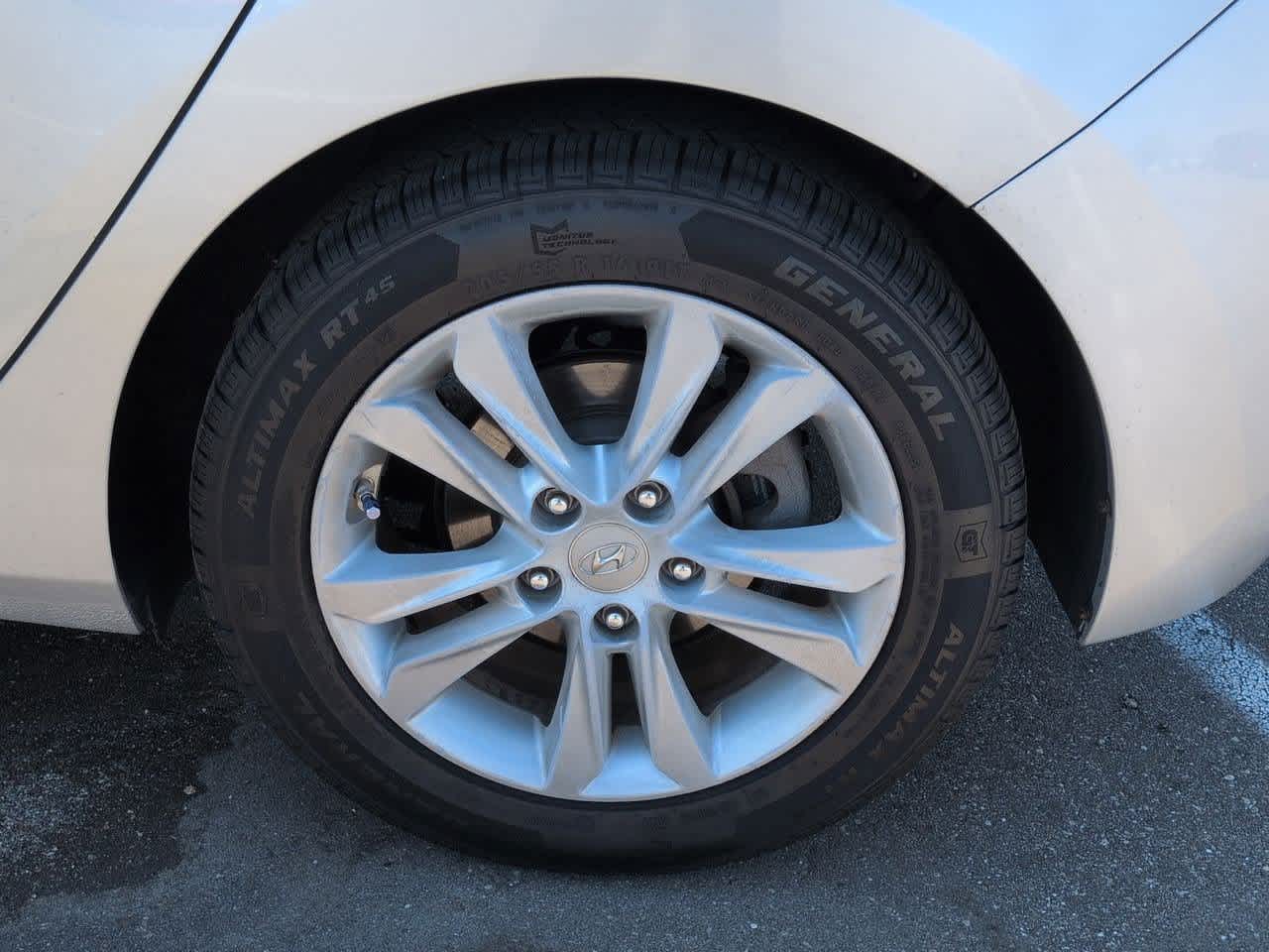 Thumbnail: 2014 Hyundai Elantra - 14