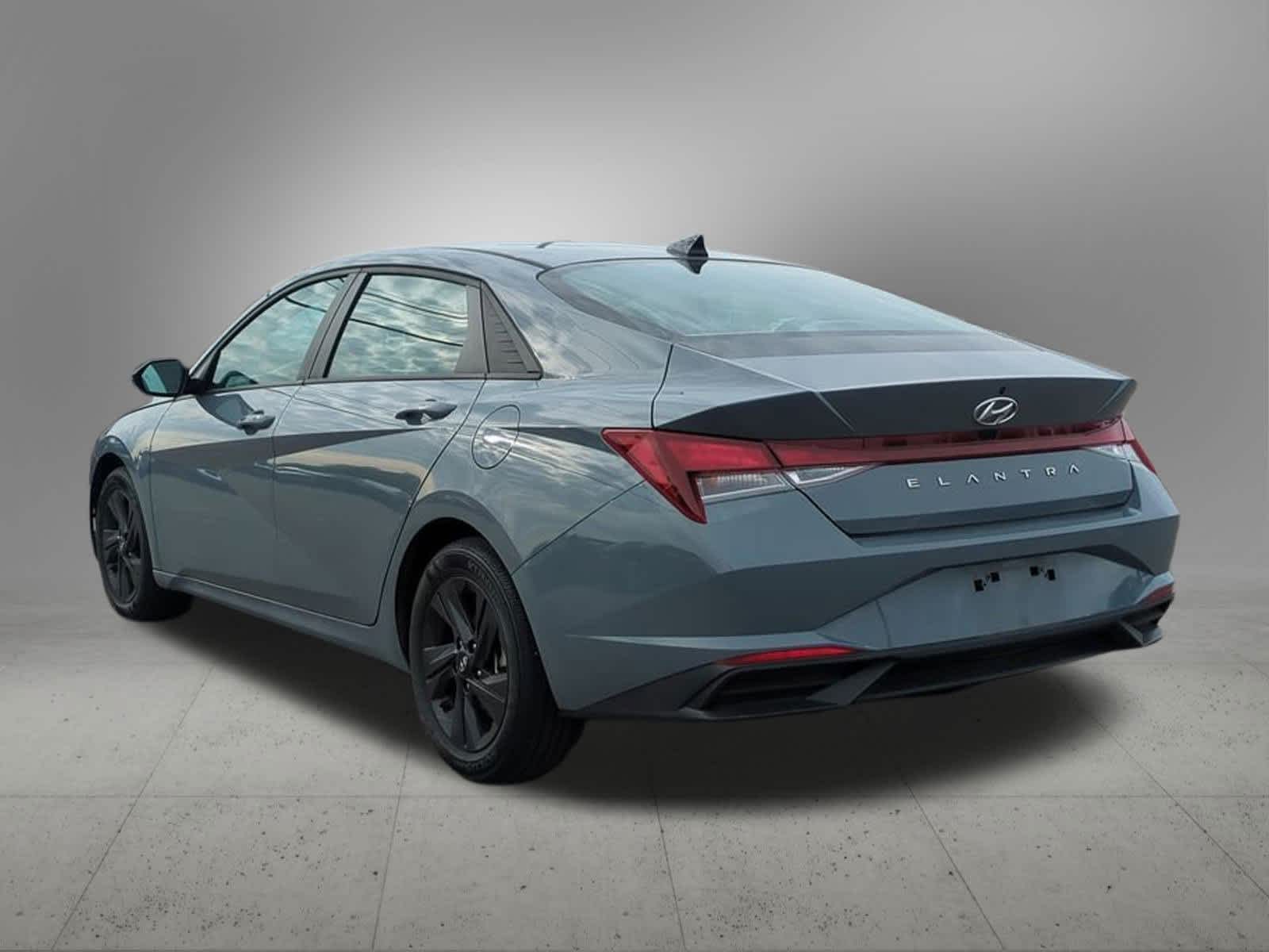 Thumbnail: 2022 Hyundai Elantra - 4
