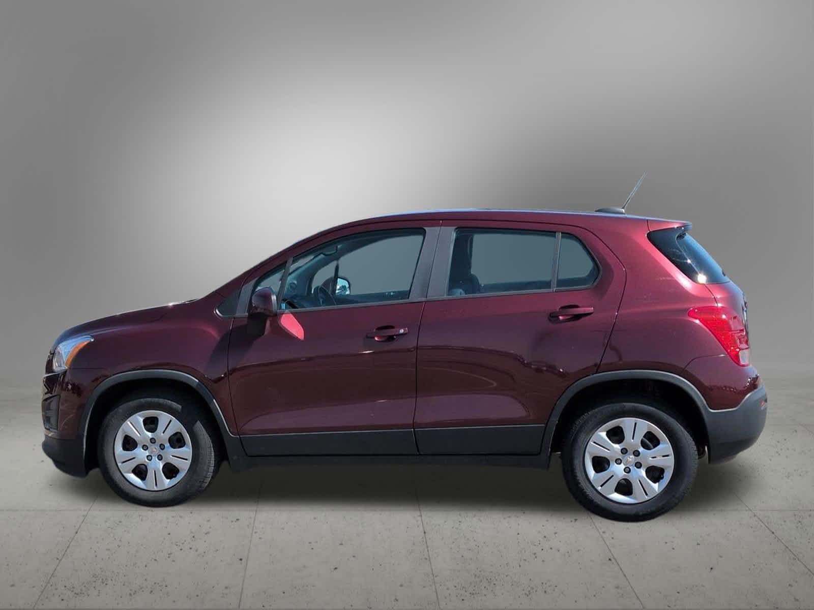 Thumbnail: 2016 Chevrolet Trax - 3
