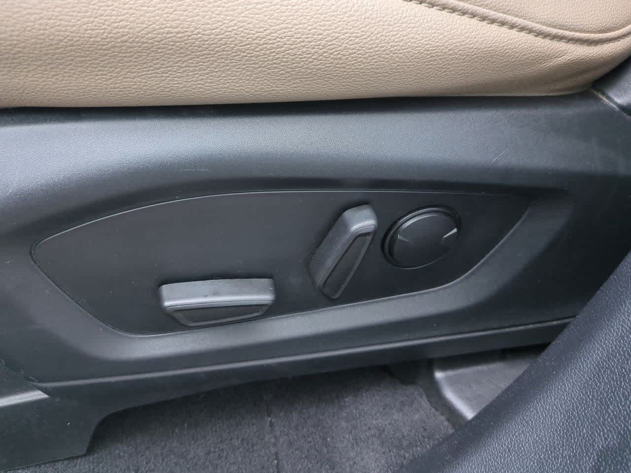 Thumbnail: 2020 Ford Explorer - 16