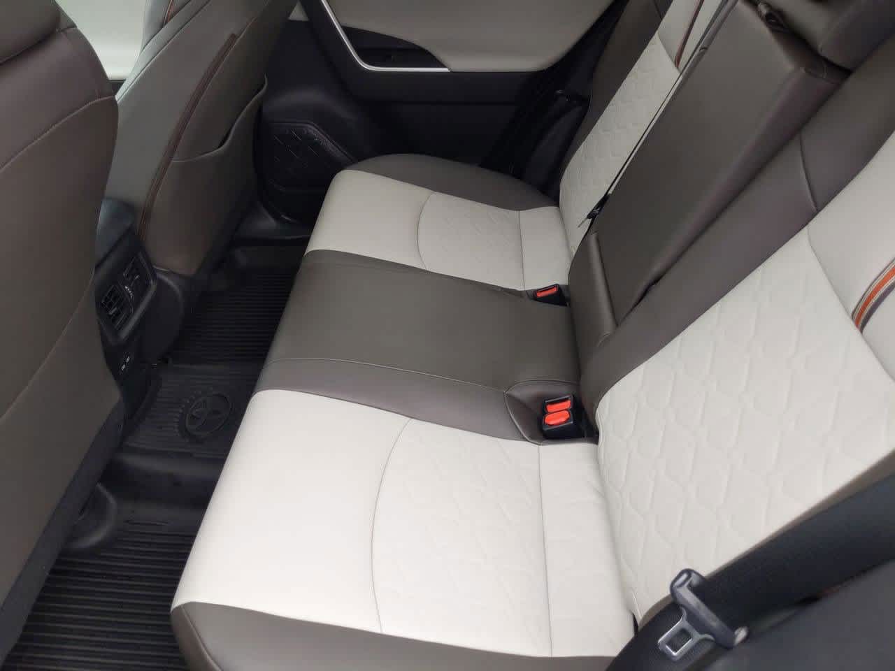 Thumbnail: 2022 Toyota RAV4 - 18