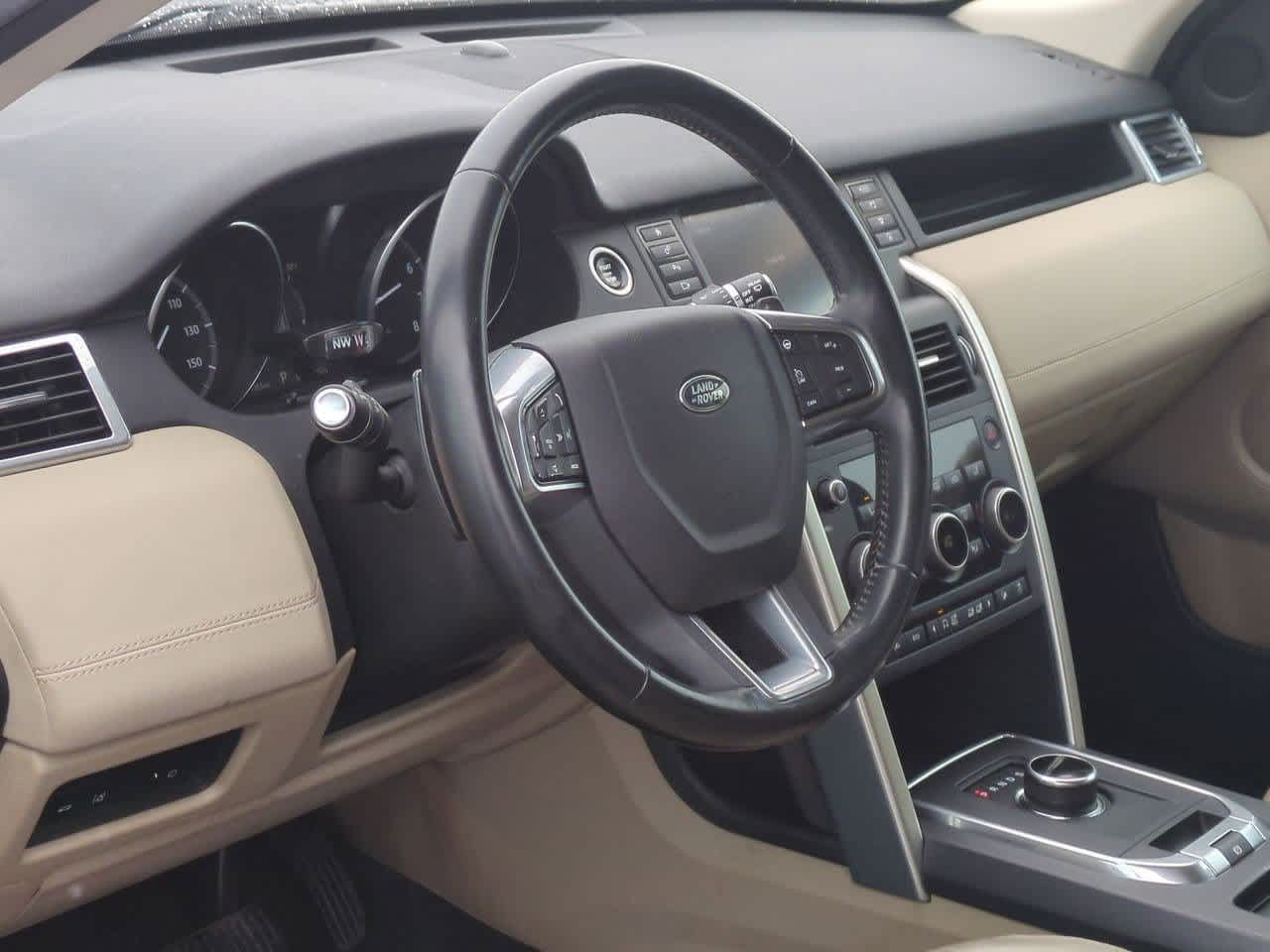 Thumbnail: 2017 Land Rover Discovery Sport - 2