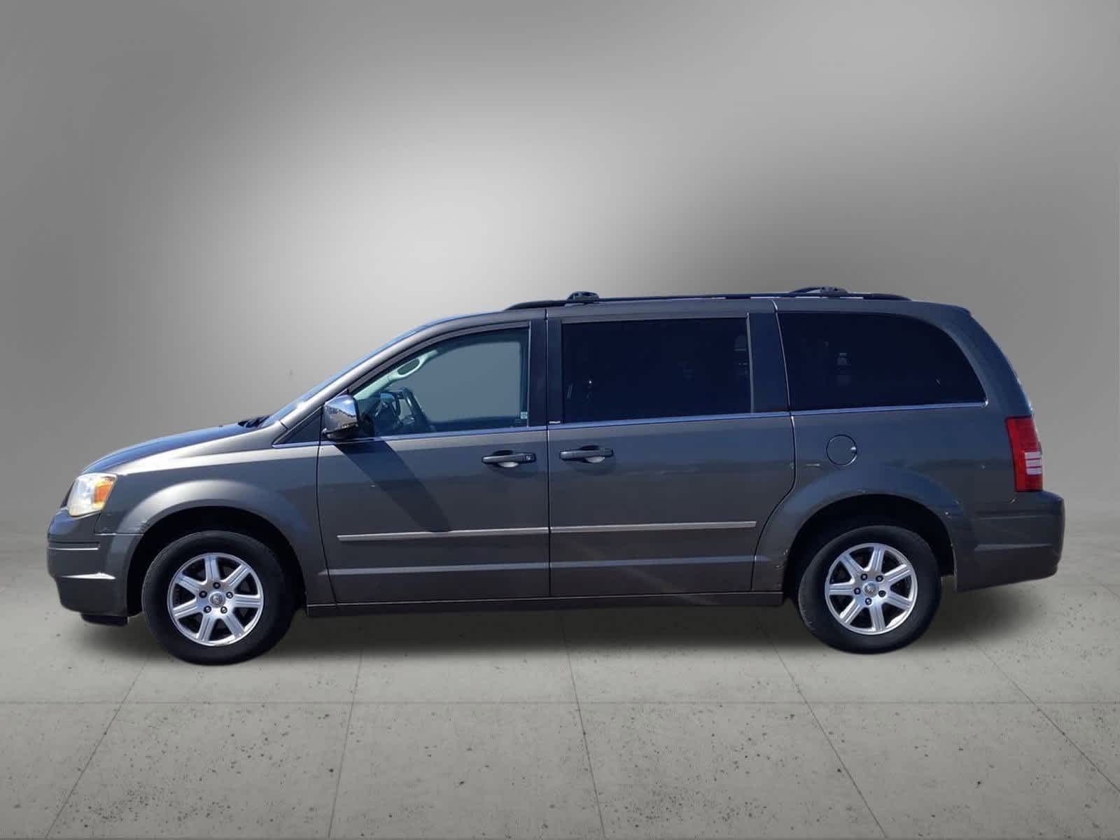 2010 Chrysler Town & Country Touring 3