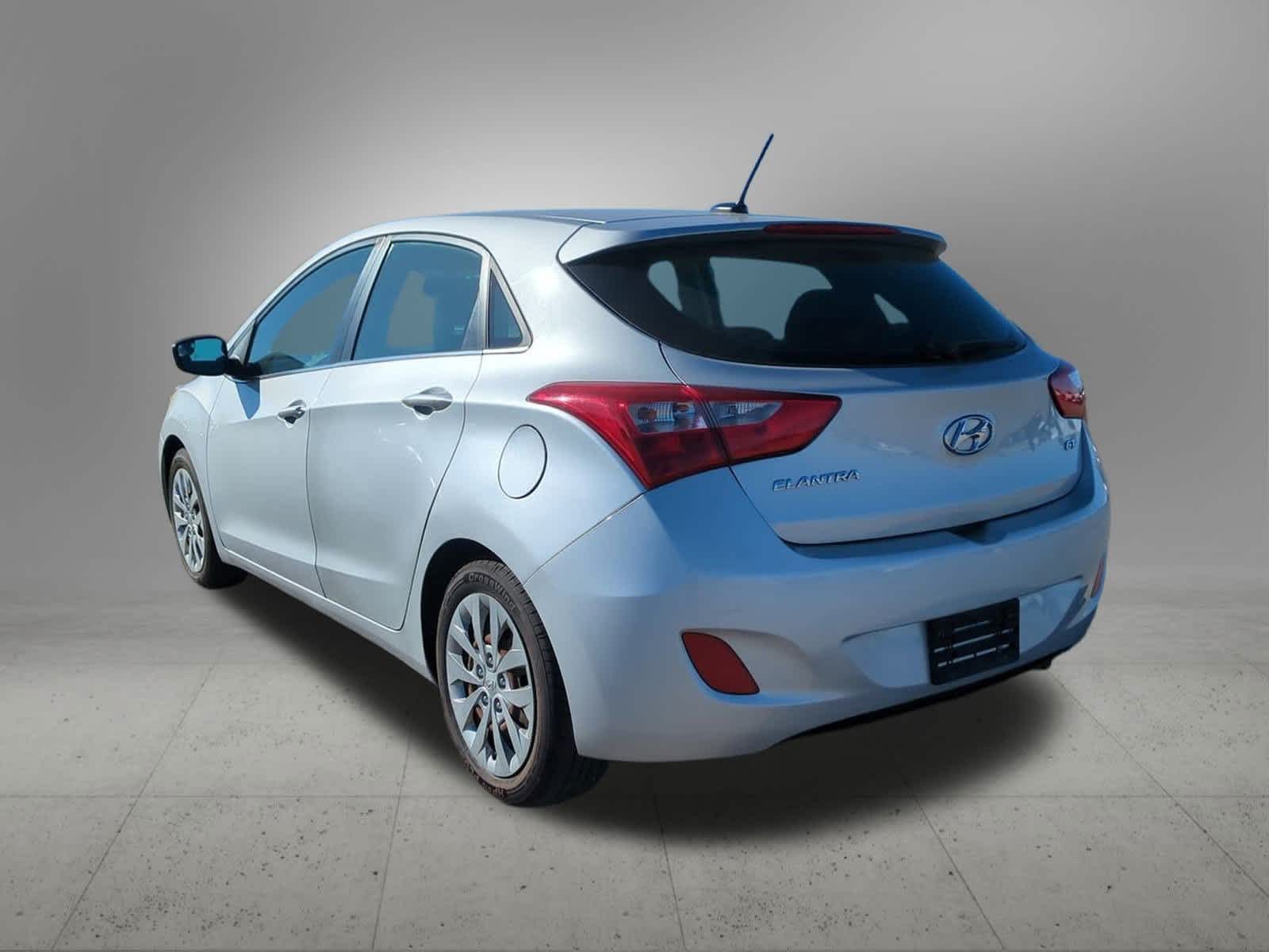Thumbnail: 2017 Hyundai Elantra - 4