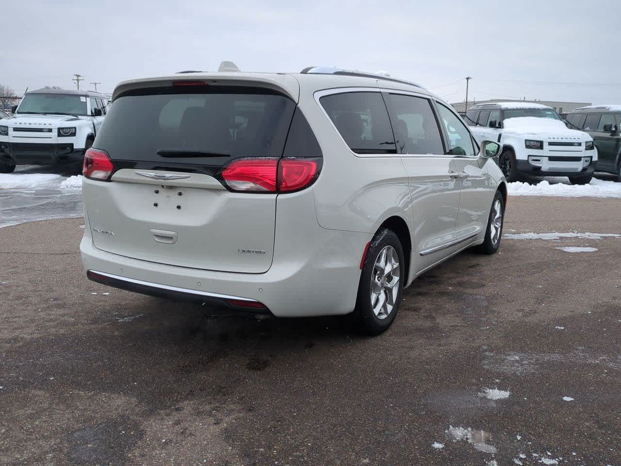 Thumbnail: 2020 Chrysler Pacifica - 6