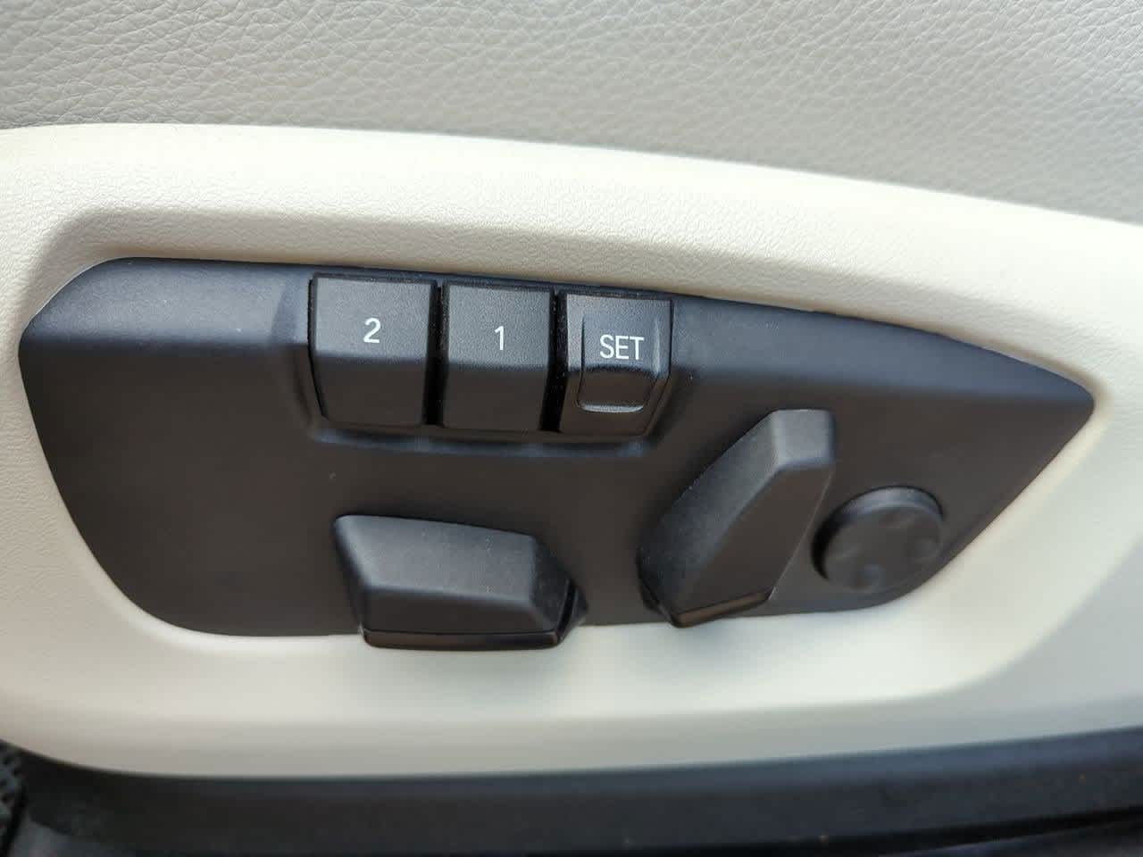 Thumbnail: 2019 BMW X6 - 16