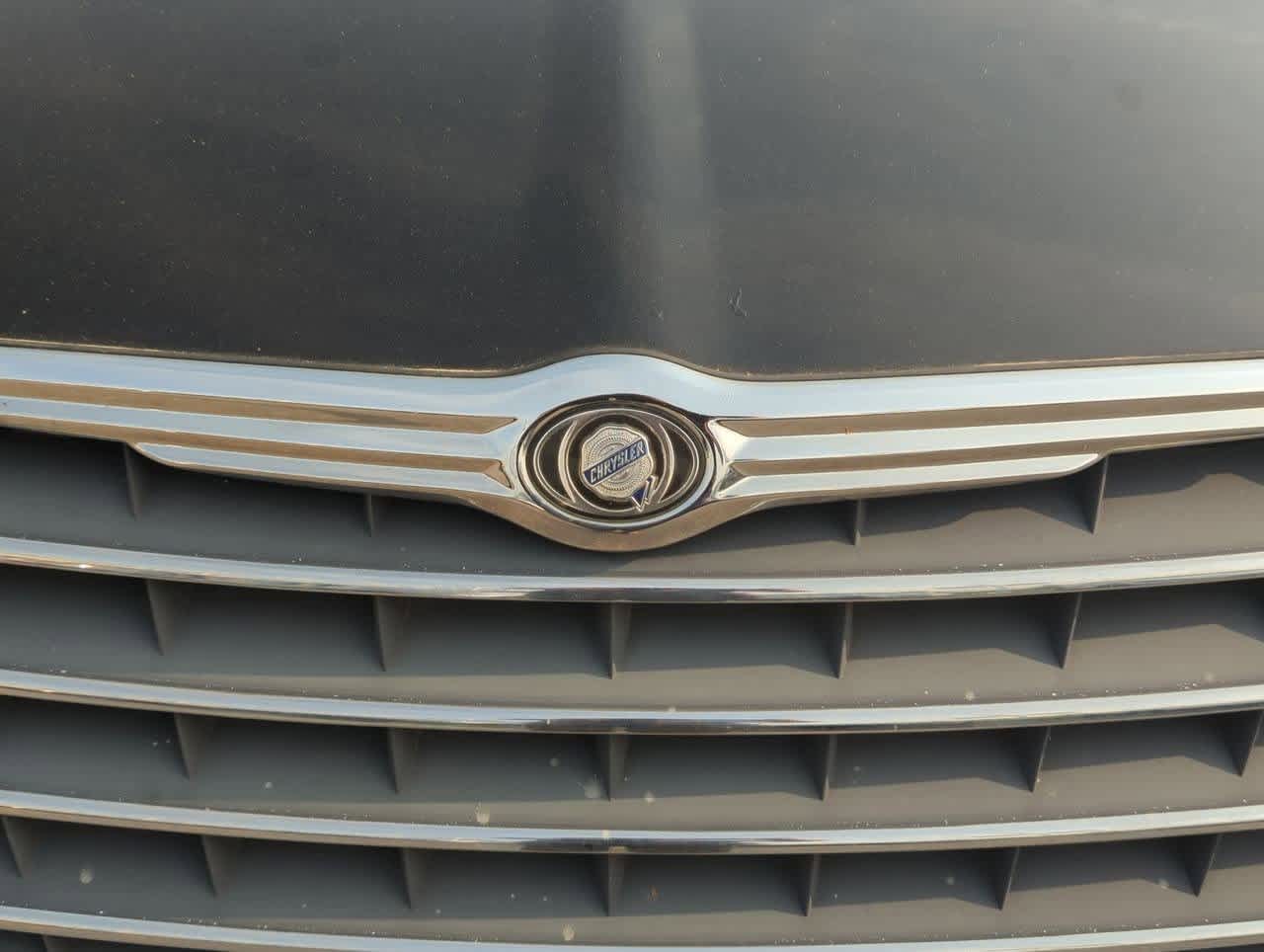 Thumbnail: 2010 Chrysler Town & Country - 10