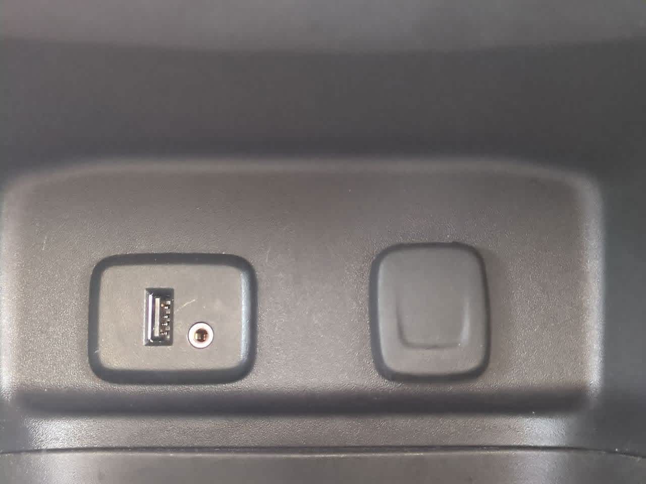 Thumbnail: 2018 Chevrolet Equinox - 28