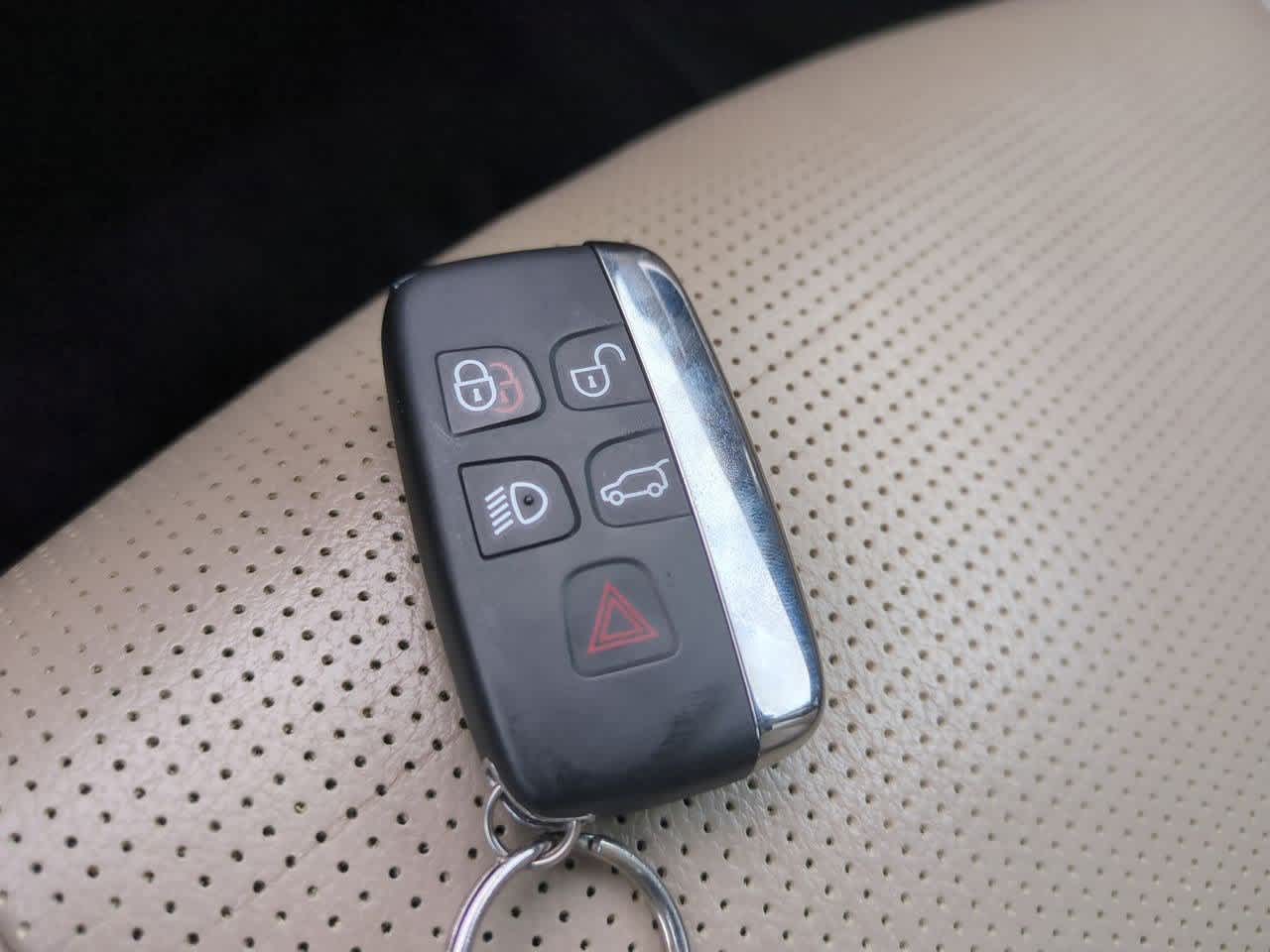 Thumbnail: 2017 Land Rover Discovery Sport - 36