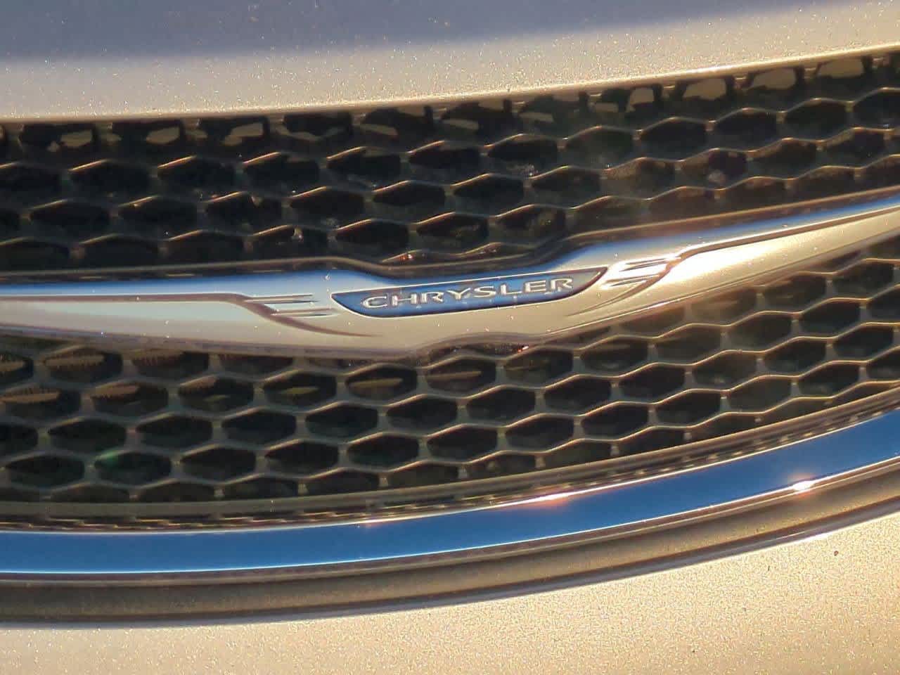 Thumbnail: 2017 Chrysler Pacifica - 11