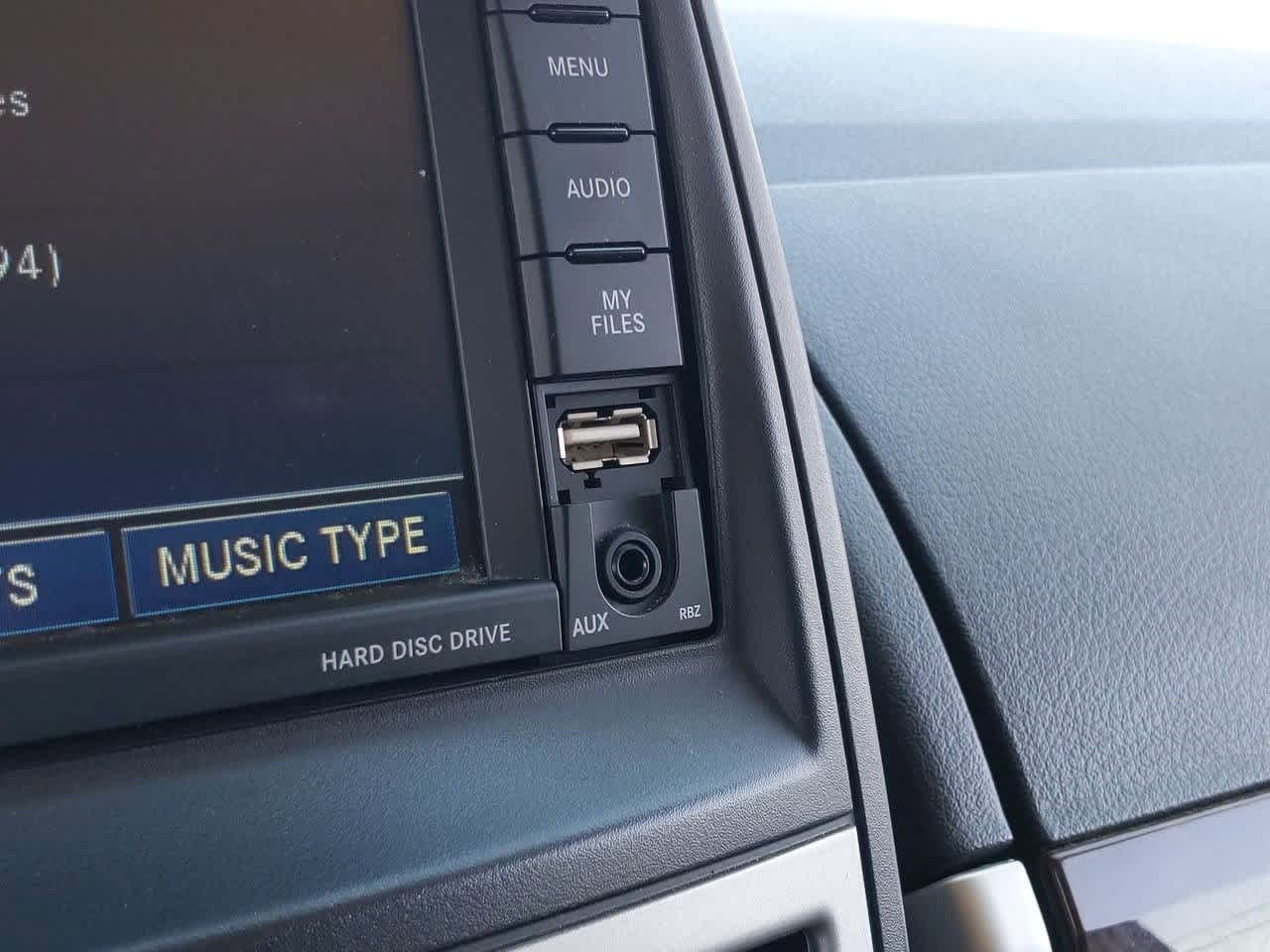 2010 Chrysler Town & Country Touring 26