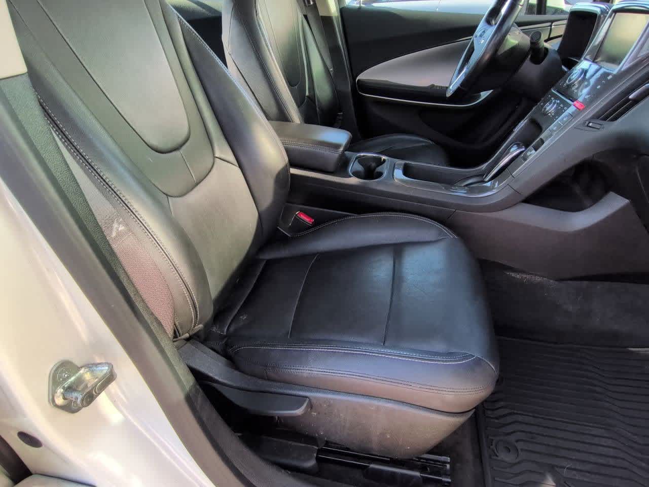 Thumbnail: 2014 Chevrolet Volt - 21