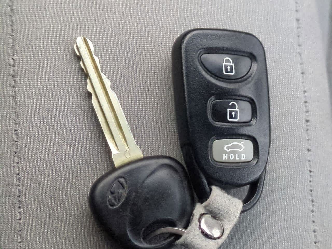 Thumbnail: 2010 Hyundai Elantra - 31