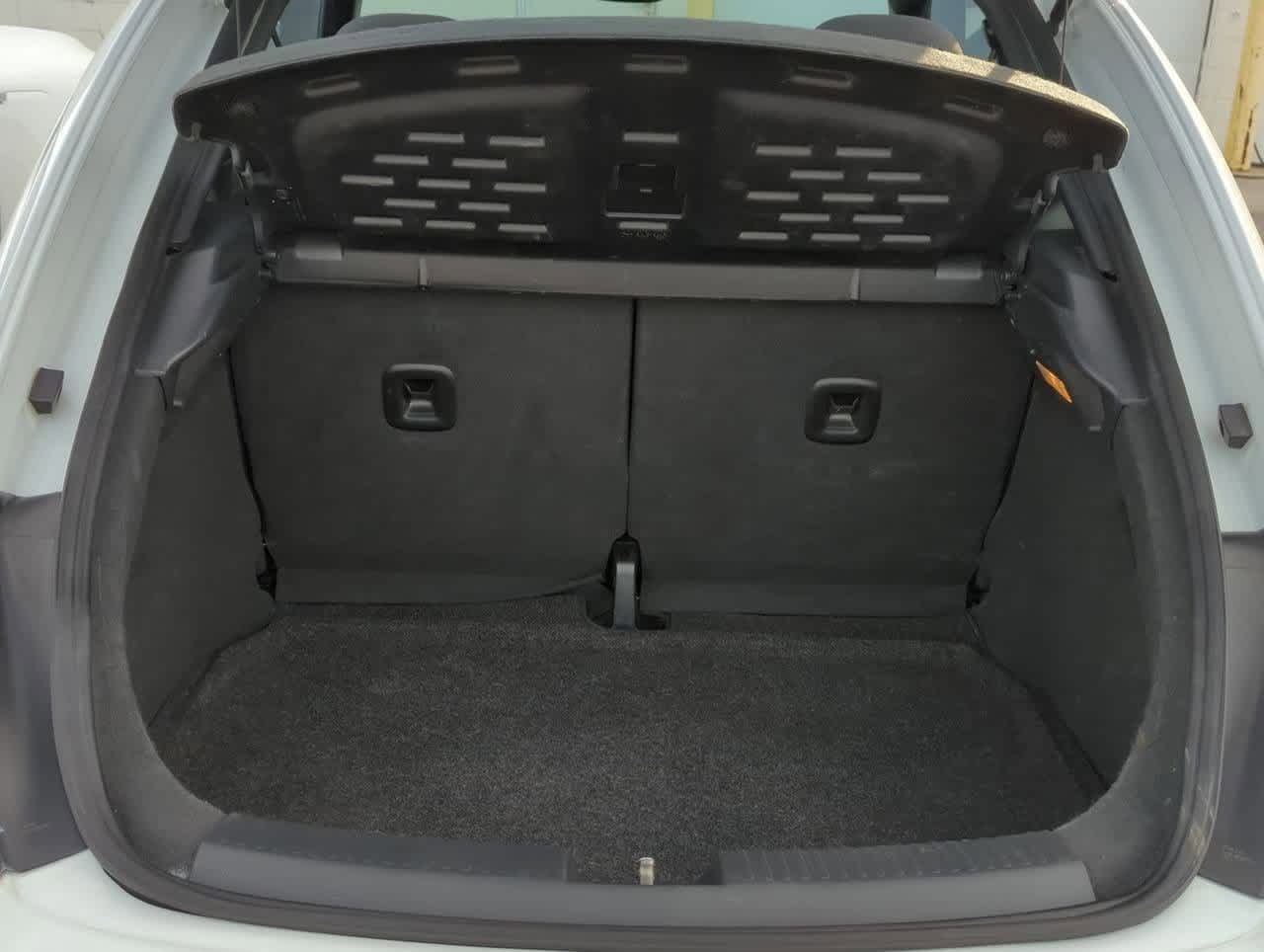 Thumbnail: 2019 Volkswagen Beetle - 28
