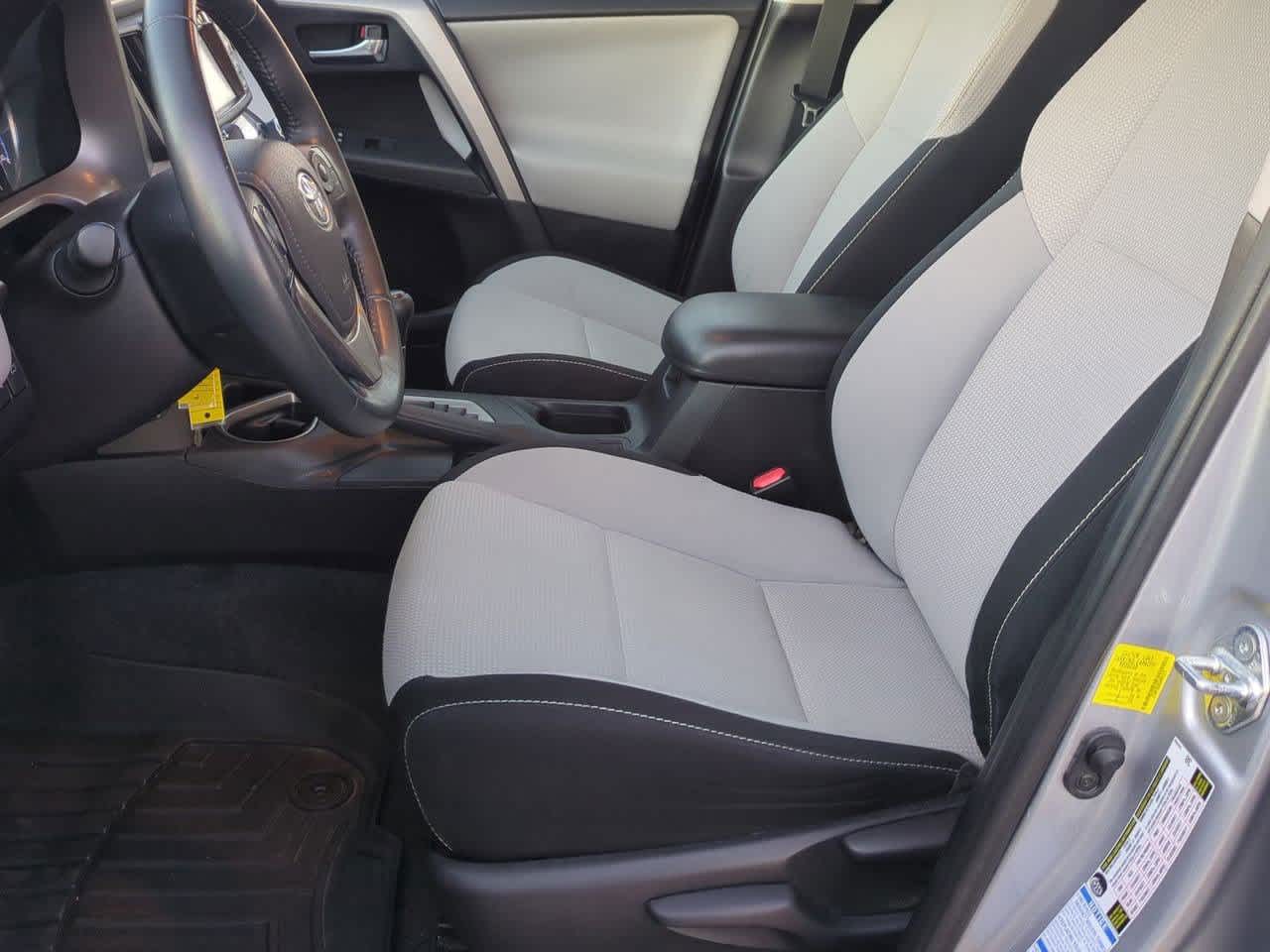 Thumbnail: 2016 Toyota RAV4 - 15