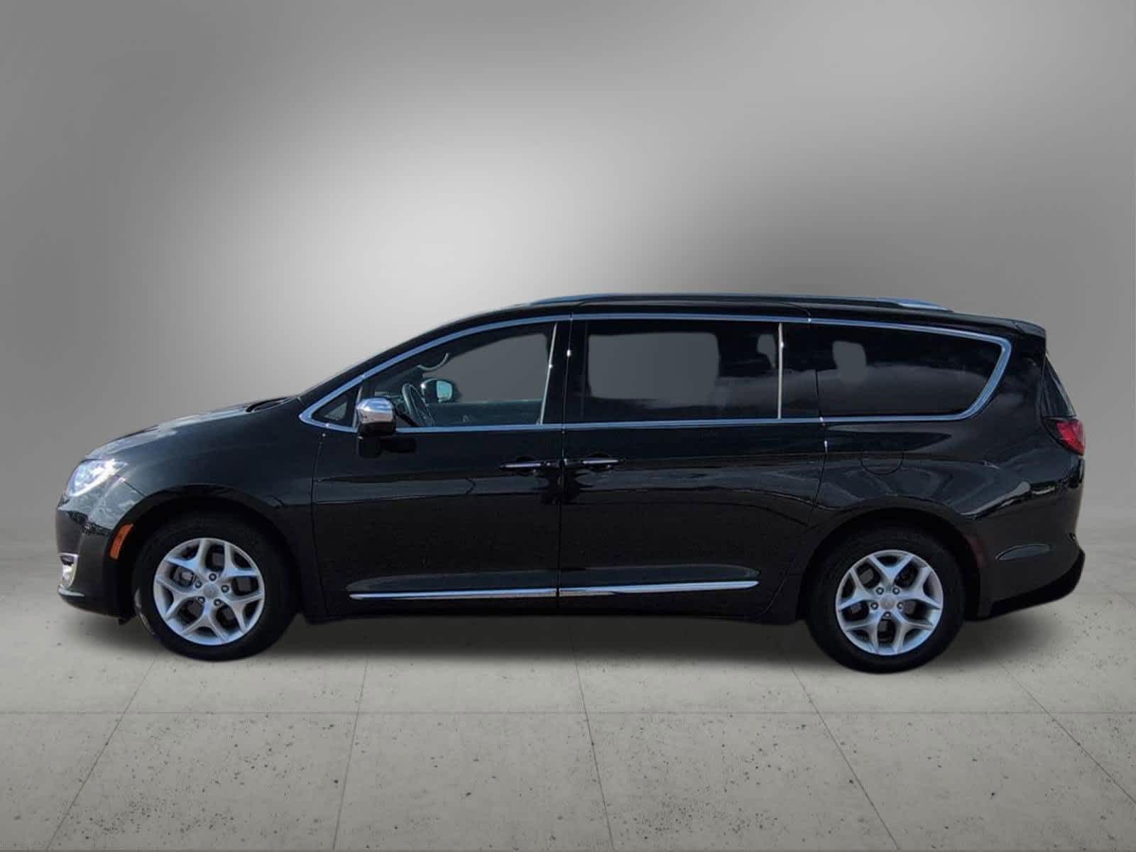 Thumbnail: 2020 Chrysler Pacifica - 3