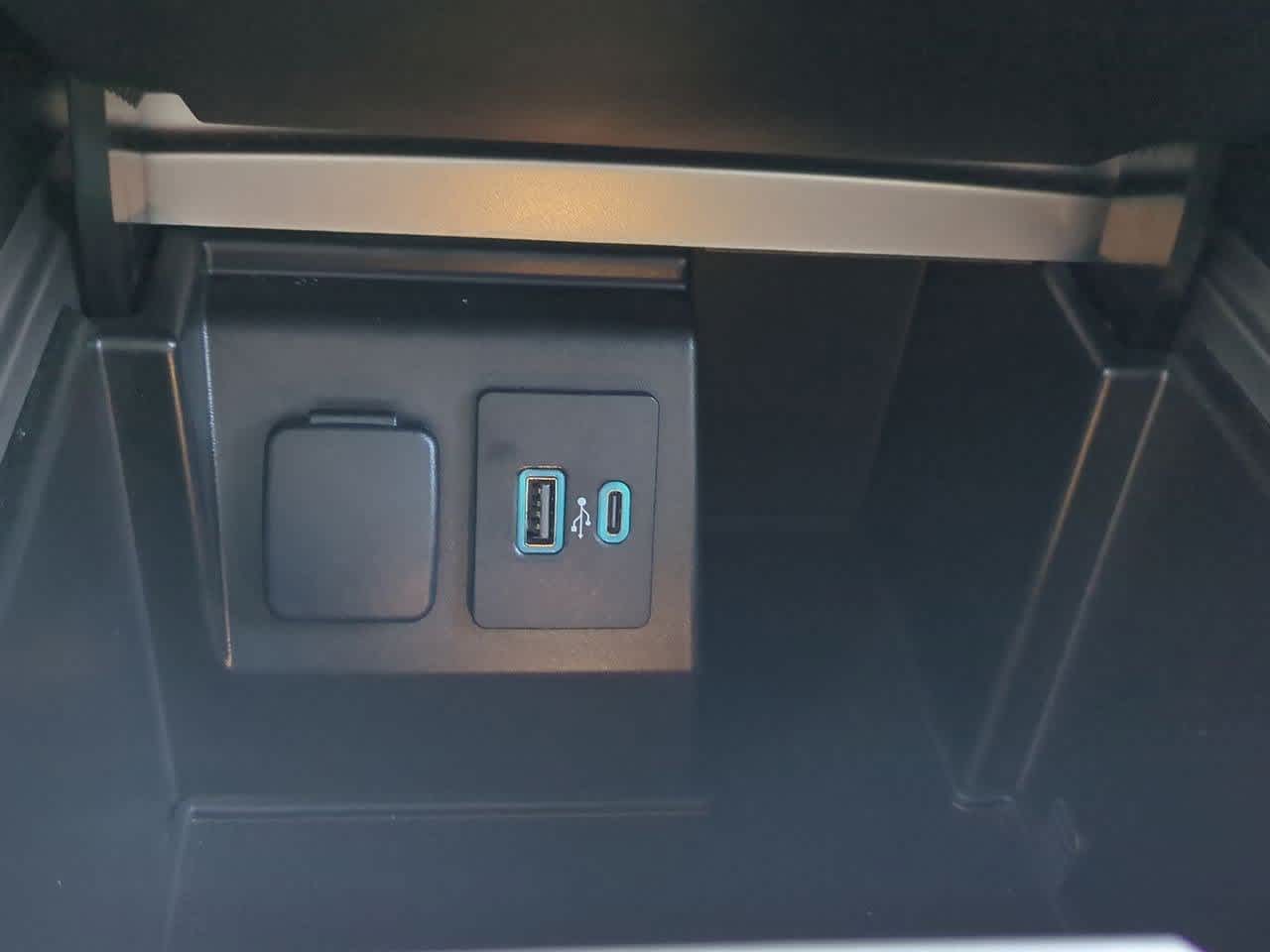 Thumbnail: 2020 Ford Explorer - 28