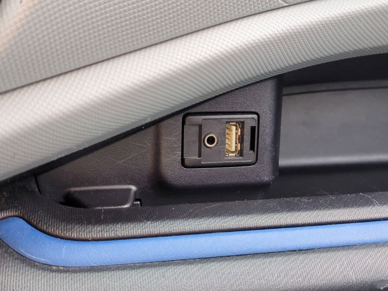 Thumbnail: 2012 Toyota Prius c - 27