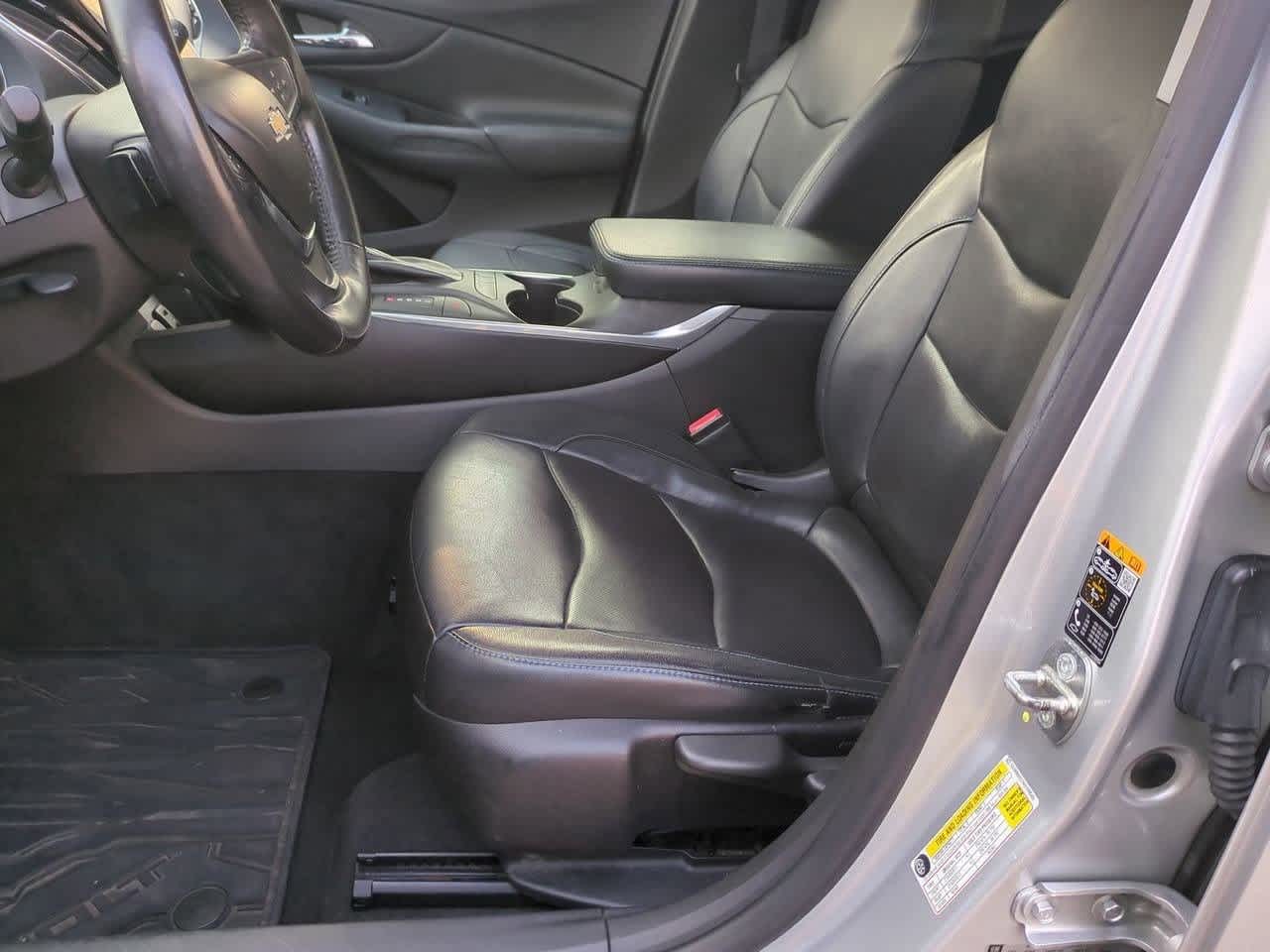 Thumbnail: 2017 Chevrolet Volt - 14