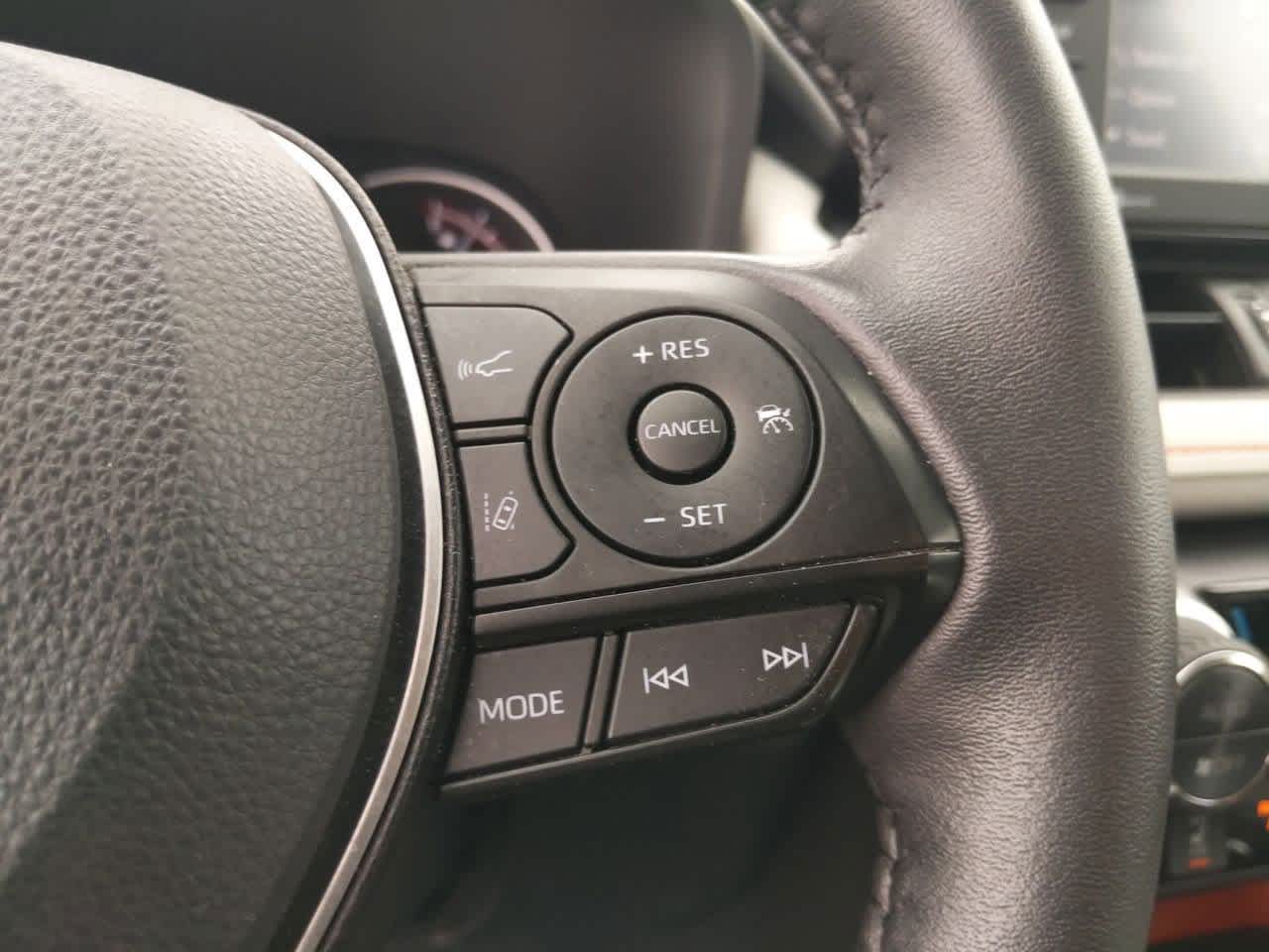 Thumbnail: 2022 Toyota RAV4 - 23