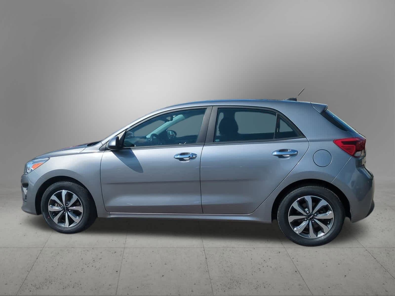 Thumbnail: 2023 Kia Rio - 3