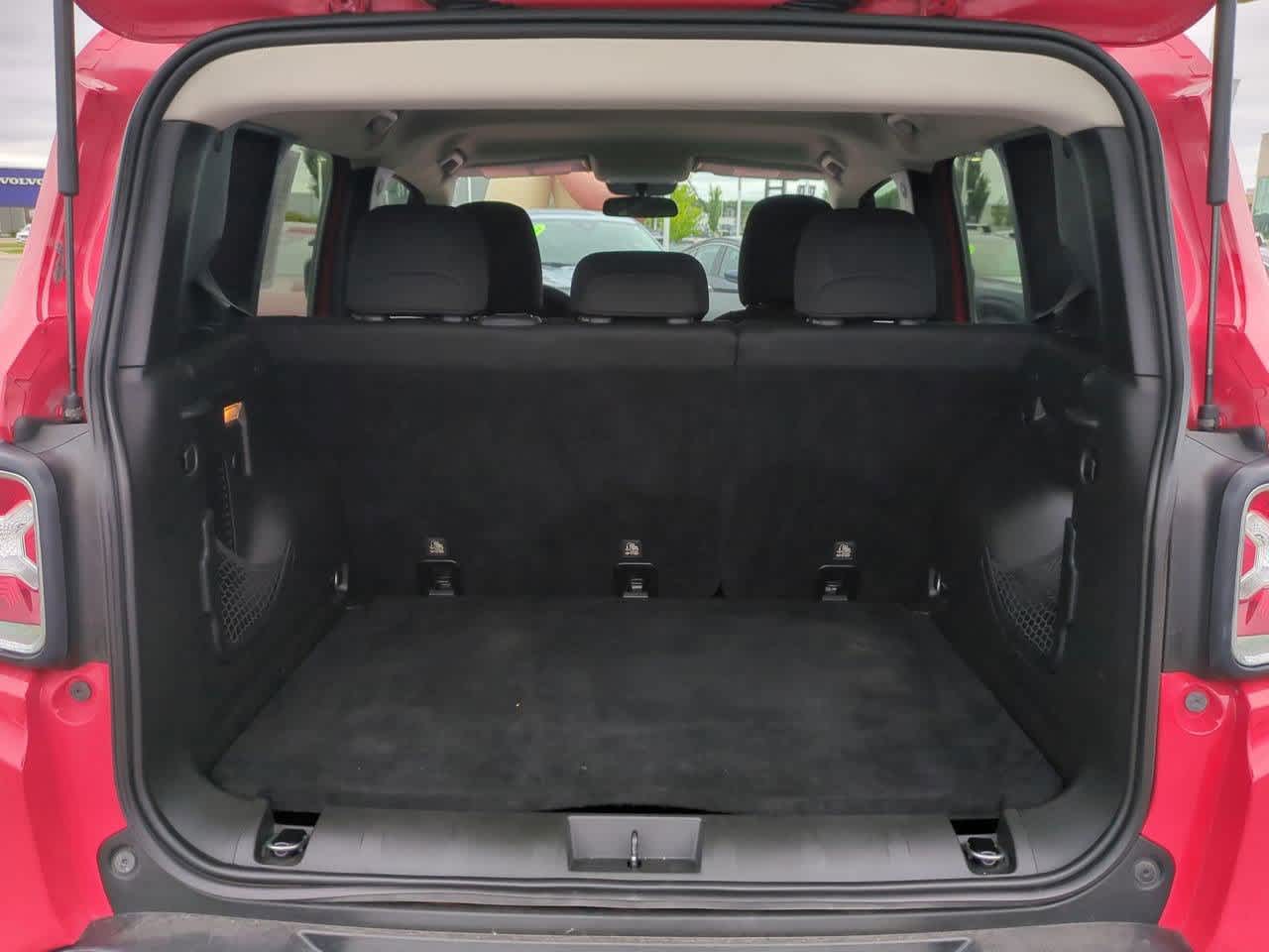 Thumbnail: 2019 Jeep Renegade - 32