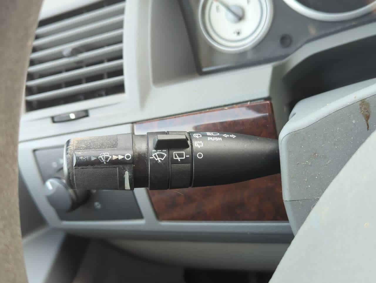 Thumbnail: 2010 Chrysler Town & Country - 22