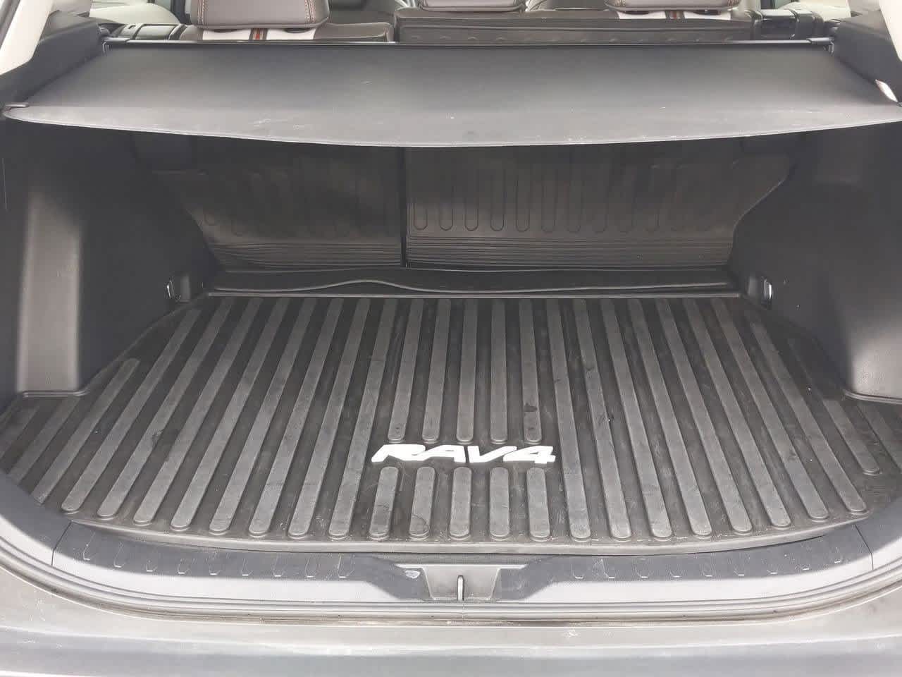 Thumbnail: 2022 Toyota RAV4 - 32