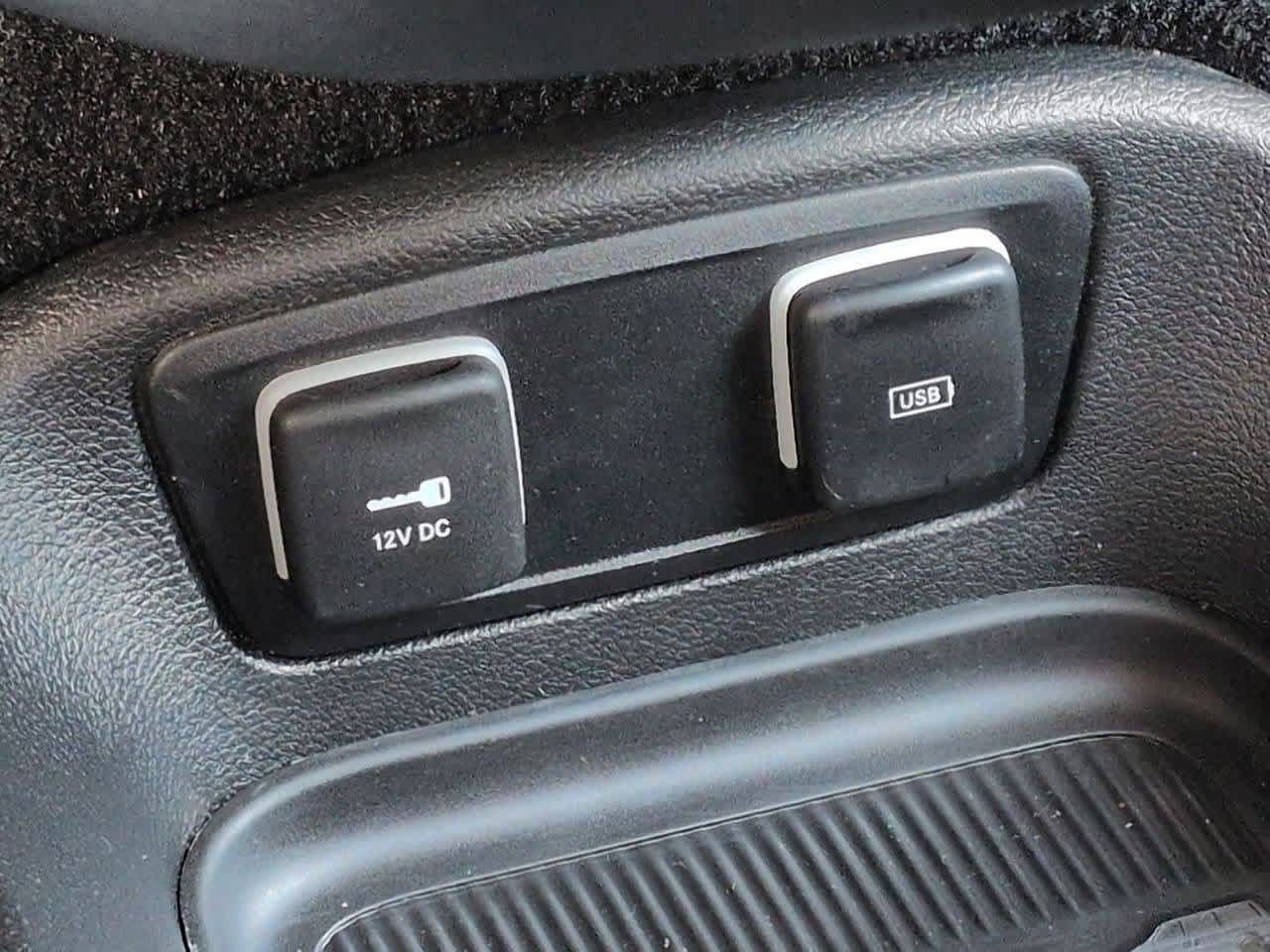 Thumbnail: 2020 Chrysler Pacifica - 32