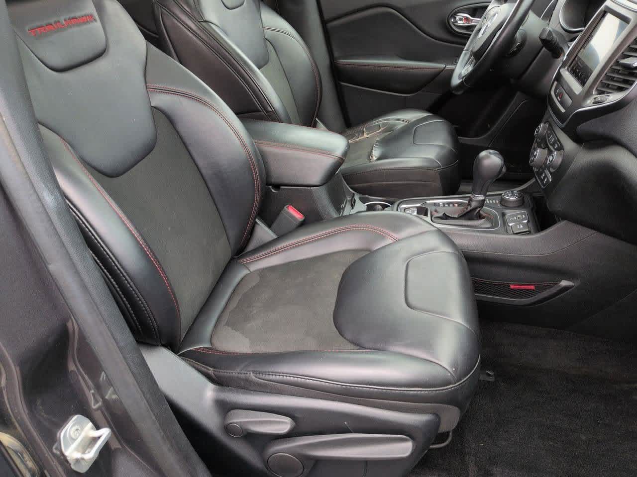 Thumbnail: 2019 Jeep Cherokee - 21