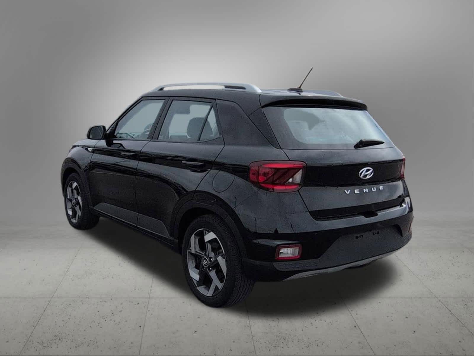 Thumbnail: 2023 Hyundai Venue - 4