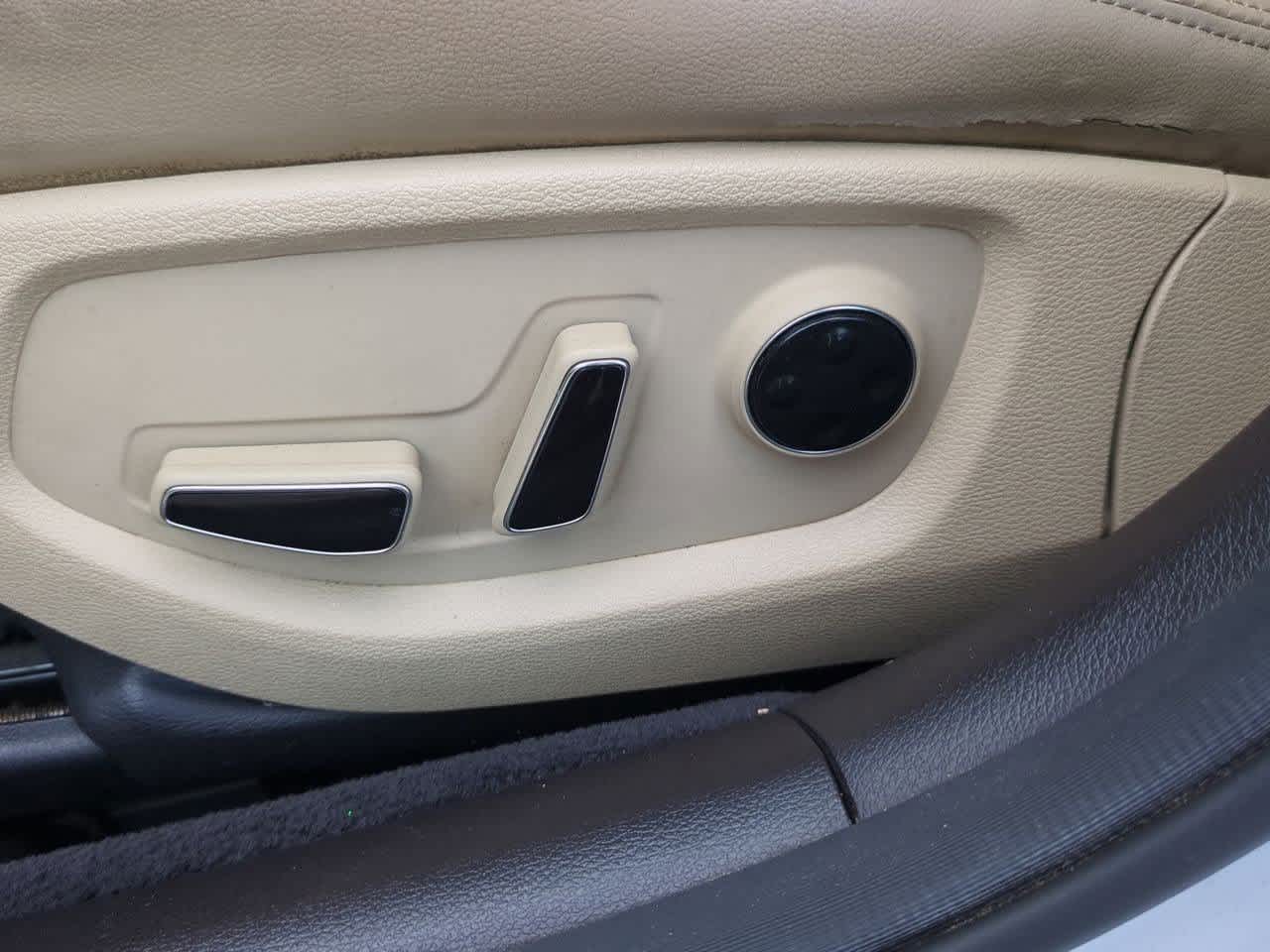 Thumbnail: 2017 Genesis G80 - 16