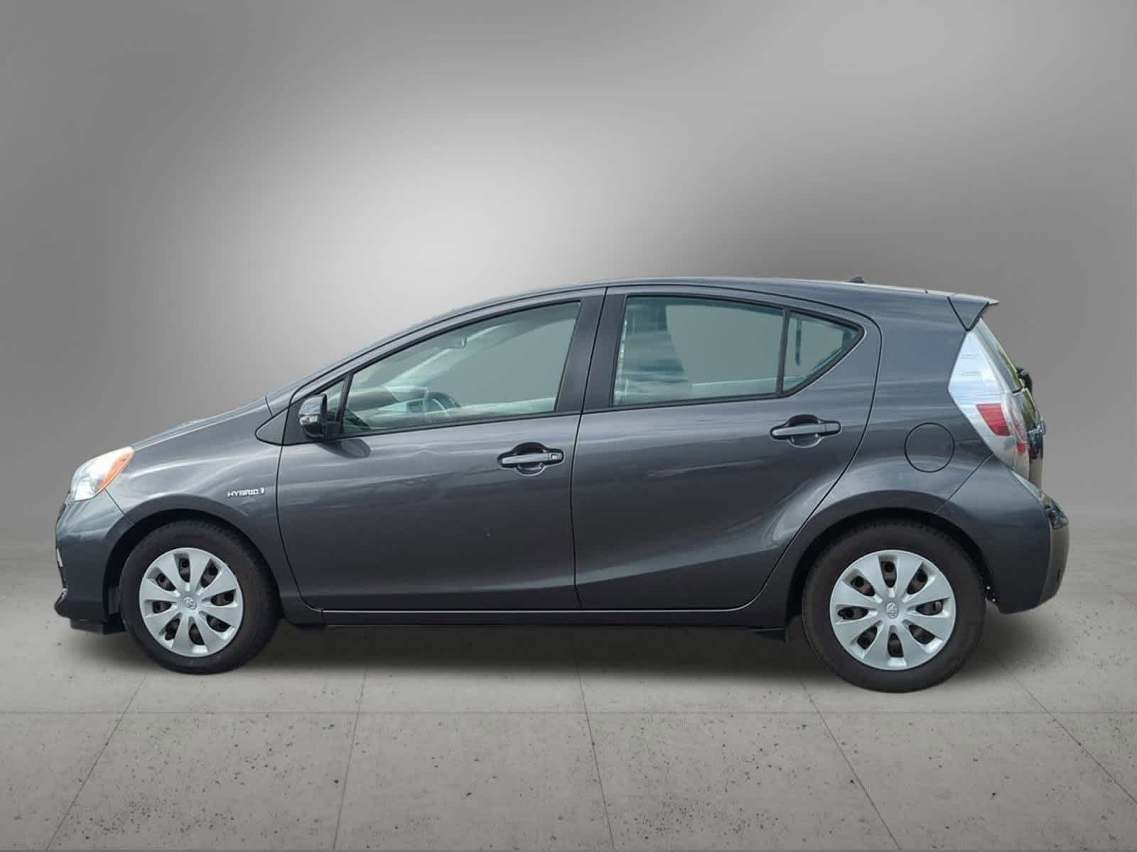 Thumbnail: 2012 Toyota Prius c - 3